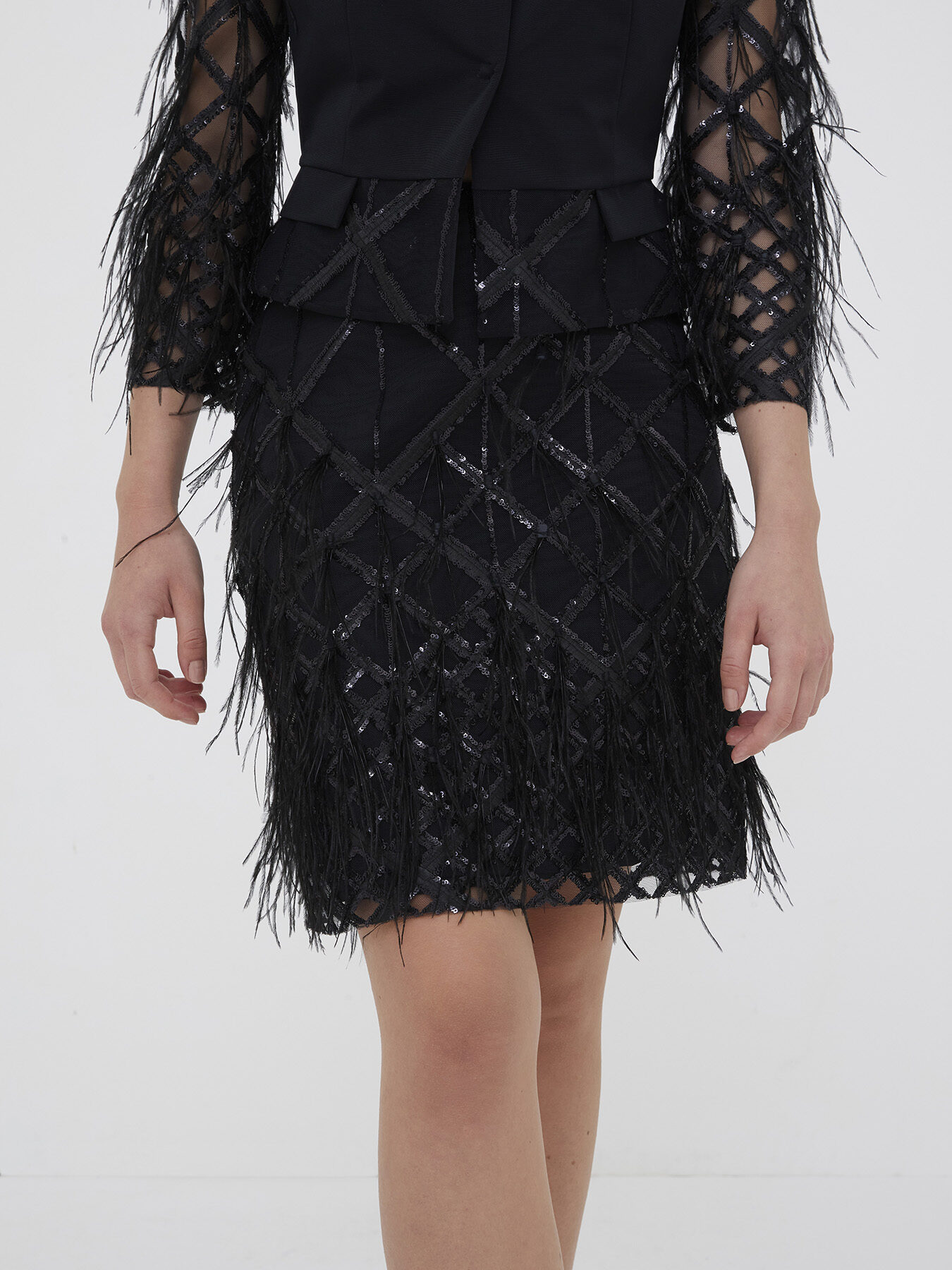 Falda con detalle de plumas Smart Couture image number 2