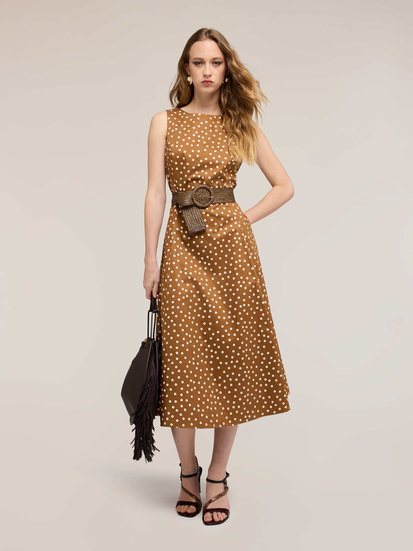 Ausgestelltes Kleid mit Punkten image number 0