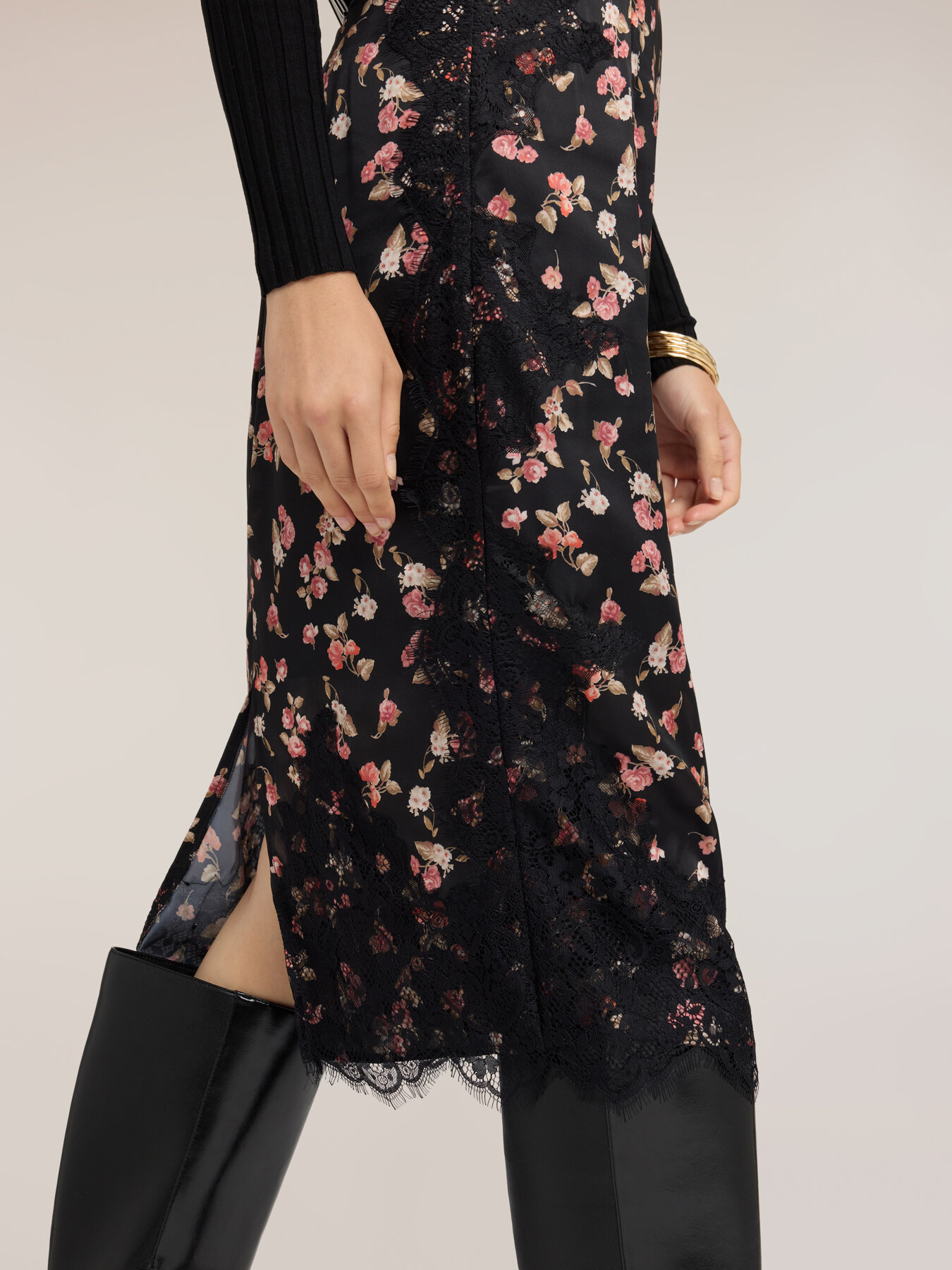 Falda tubo de georgette con estampado floral y encaje image number 3