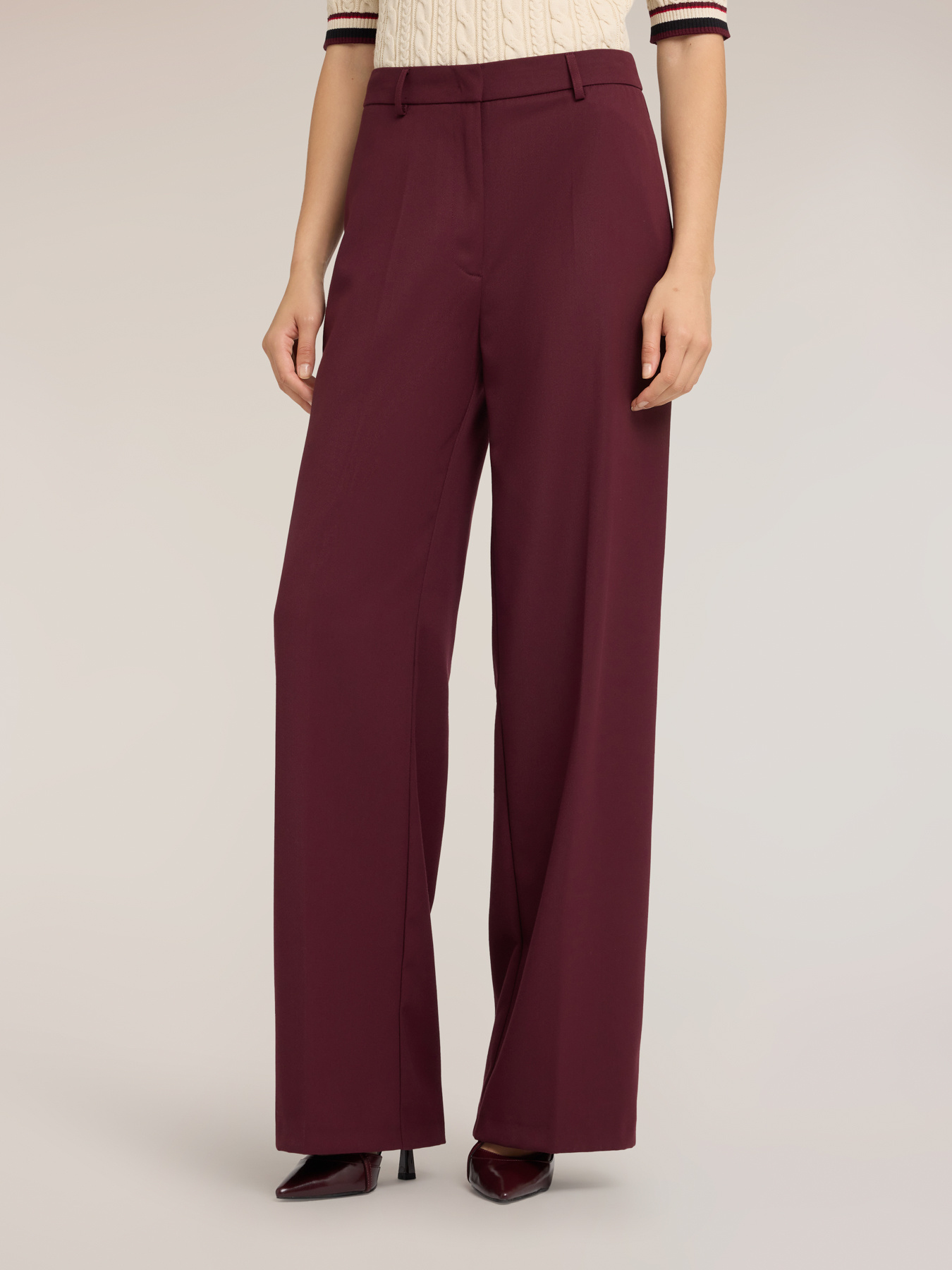 Pantalon palazzo &agrave; pli marqu&eacute; image number 2
