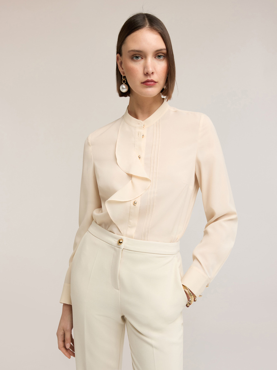 Bluse aus Cr&ecirc;pe de Chine mit Volant