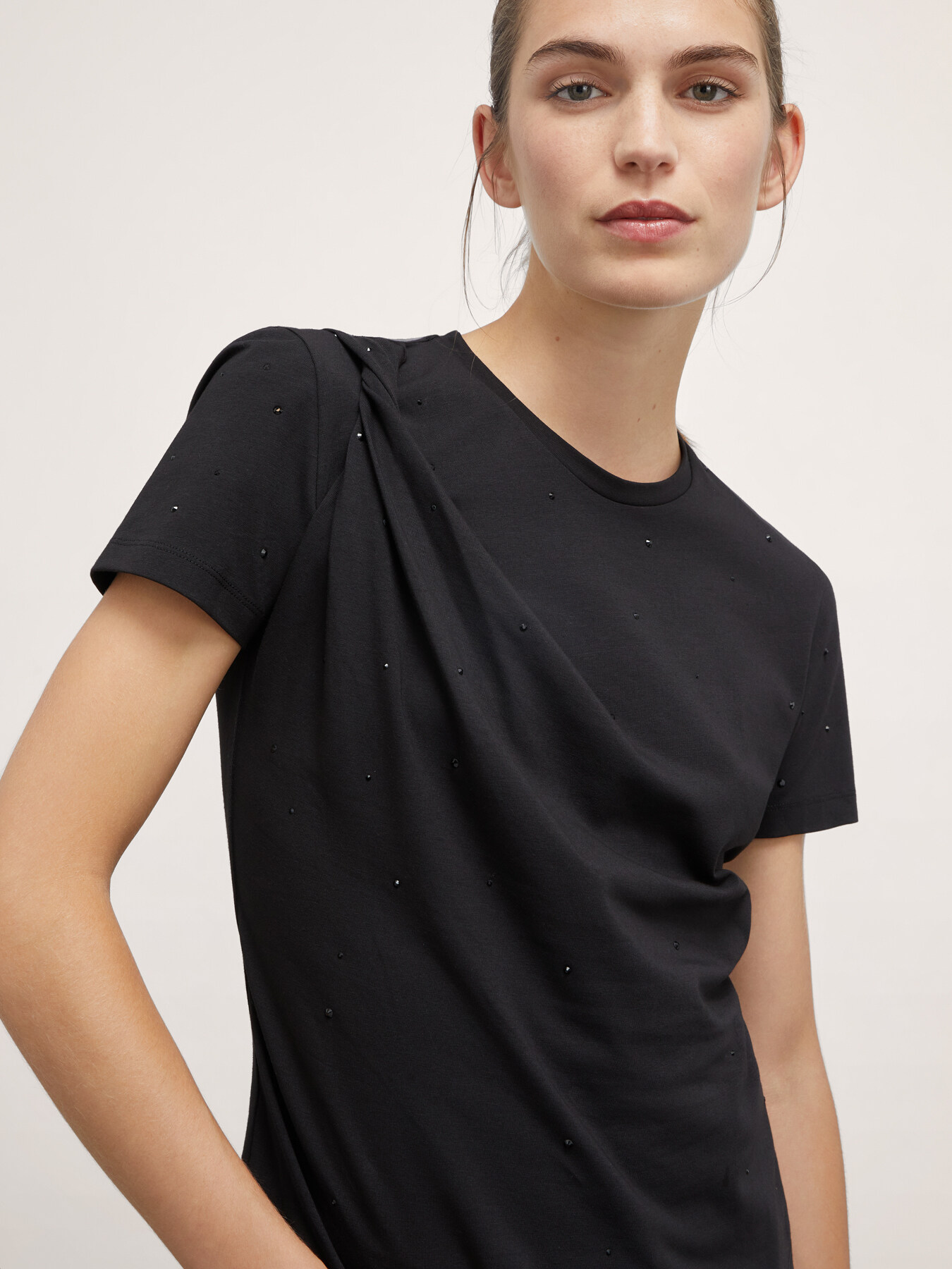 camiseta llena de strass image number 2