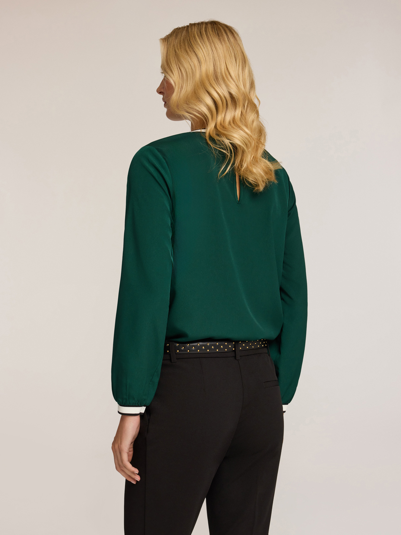 Bluse mit kontrastierenden Kanten image number 1