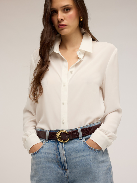 Cintur&oacute;n estampado cocodrilo con hebilla redonda