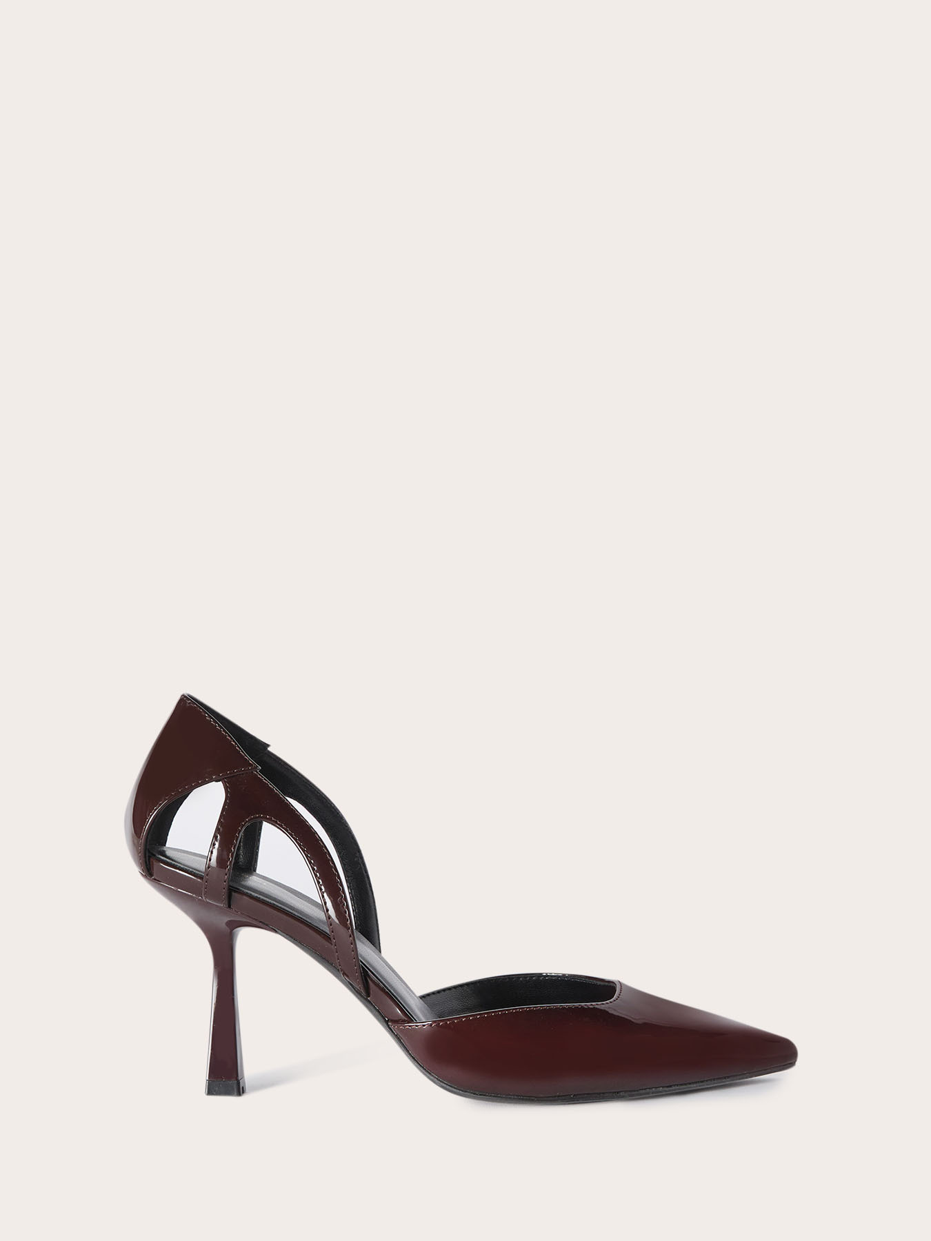 Patent leather pumps with cut-out image number 1