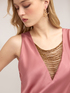 Langes Kleid aus Satin mit Kettendetail image number 3