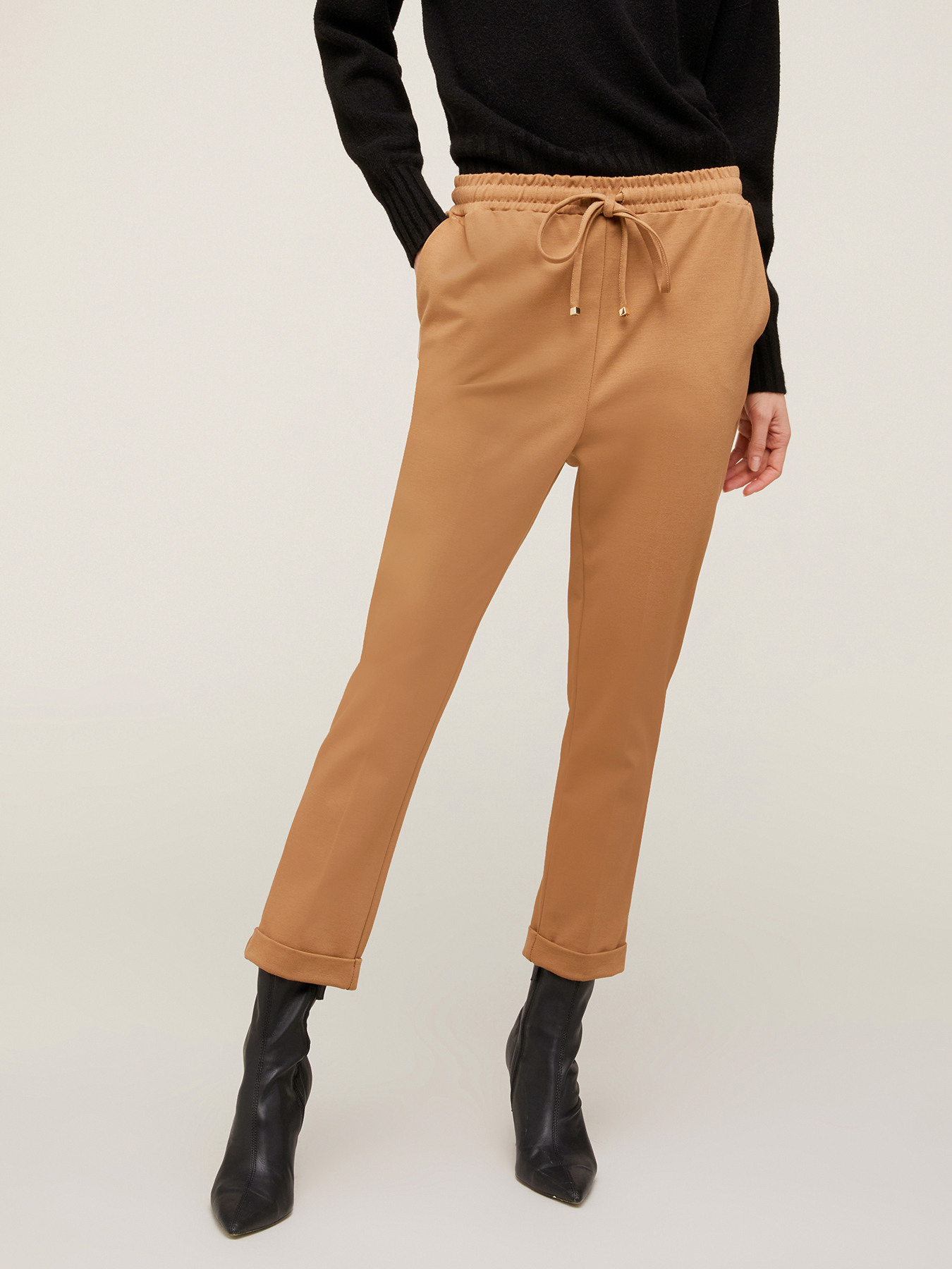 Joggers en punto de Mil&aacute;n. image number 0