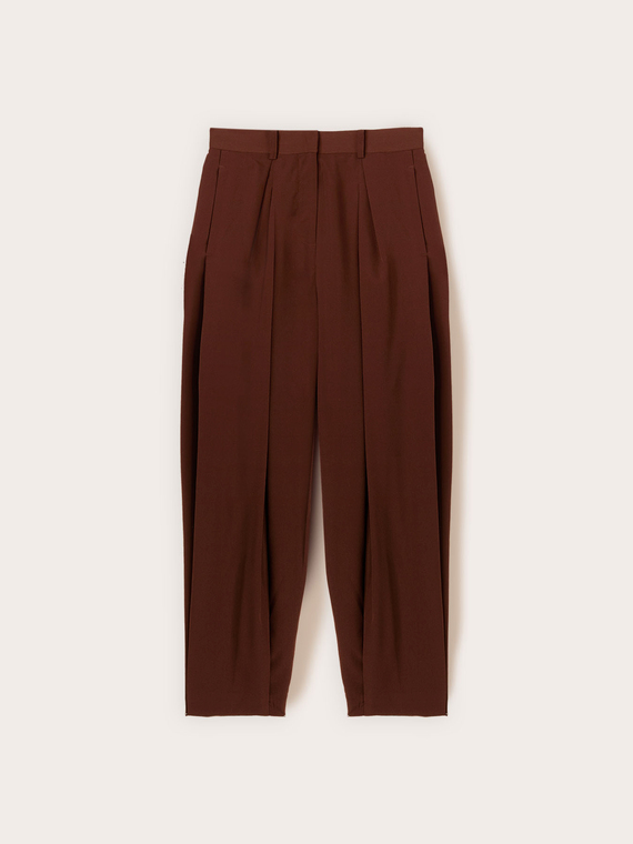 Pantalones con pliegues en crep&eacute; de China