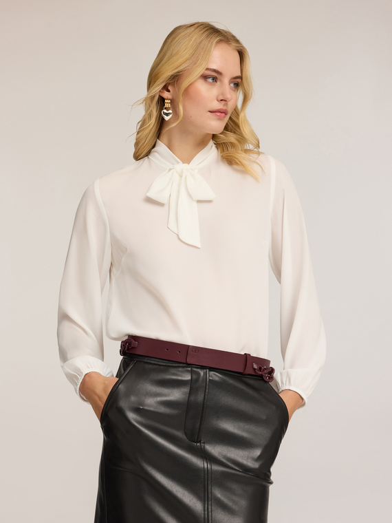 Bluse aus Georgette mit Schleife