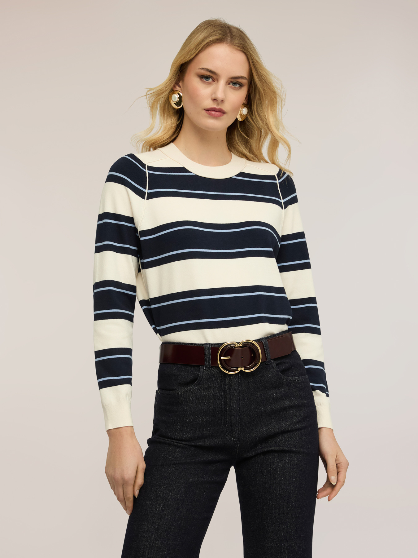 Crew neck sweater with bell sleeves image number 3