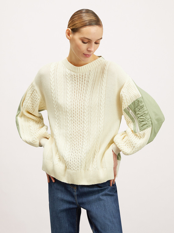 Pullover mit Zopfmuster und Einsatz aus Nylon