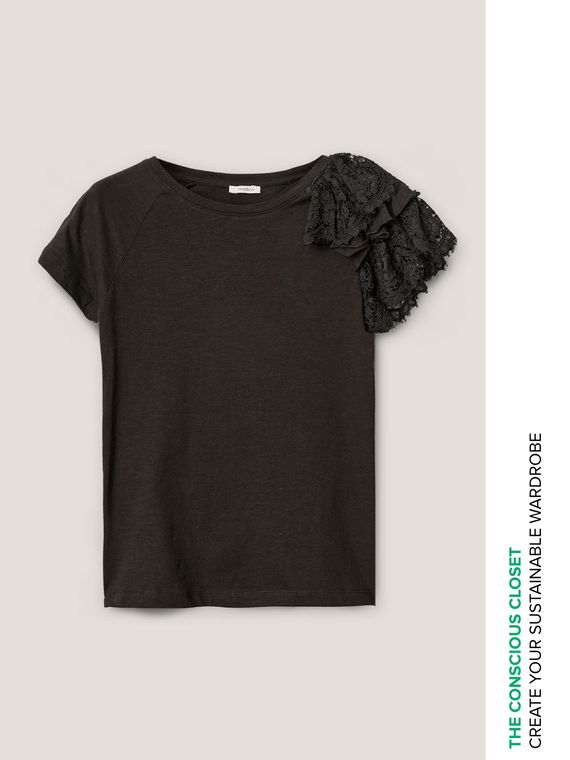 Short-sleeved T-shirt with lace flounce
