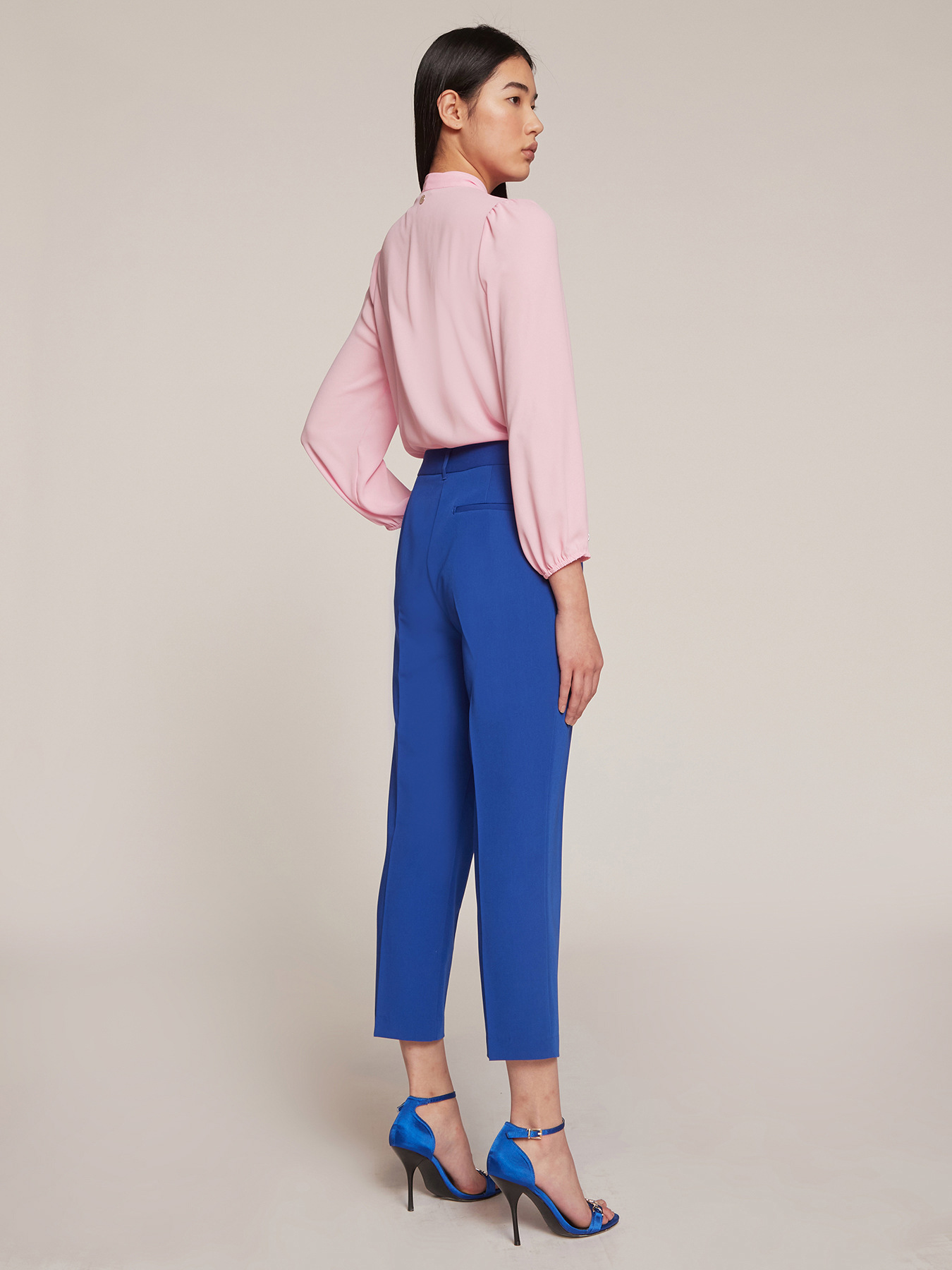 Pantaloni regular tinta unita image number 1