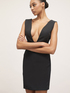 Sheath cut dress with plunging neckline image number 3