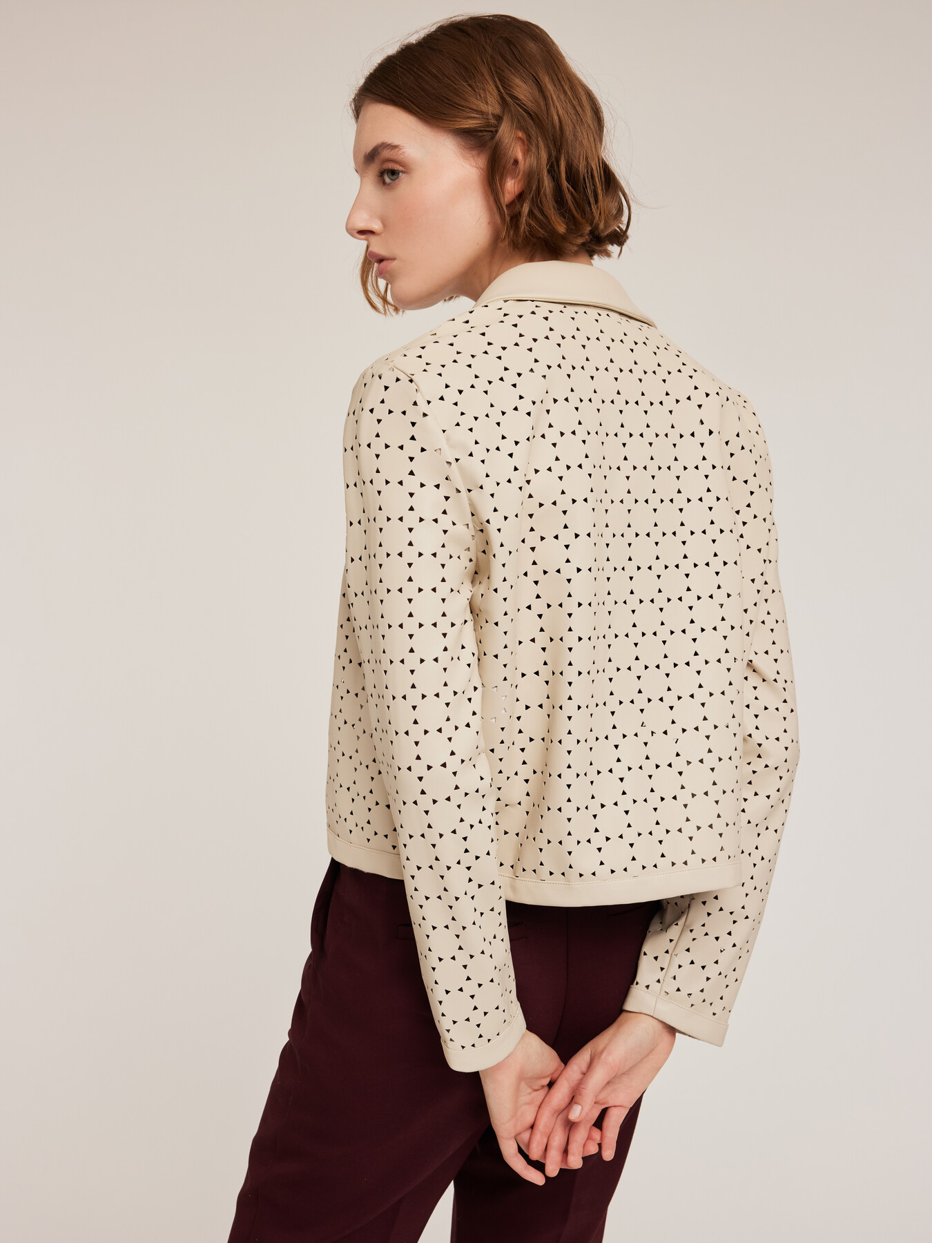 Jachetă perforată din țesătură acoperită image number 1