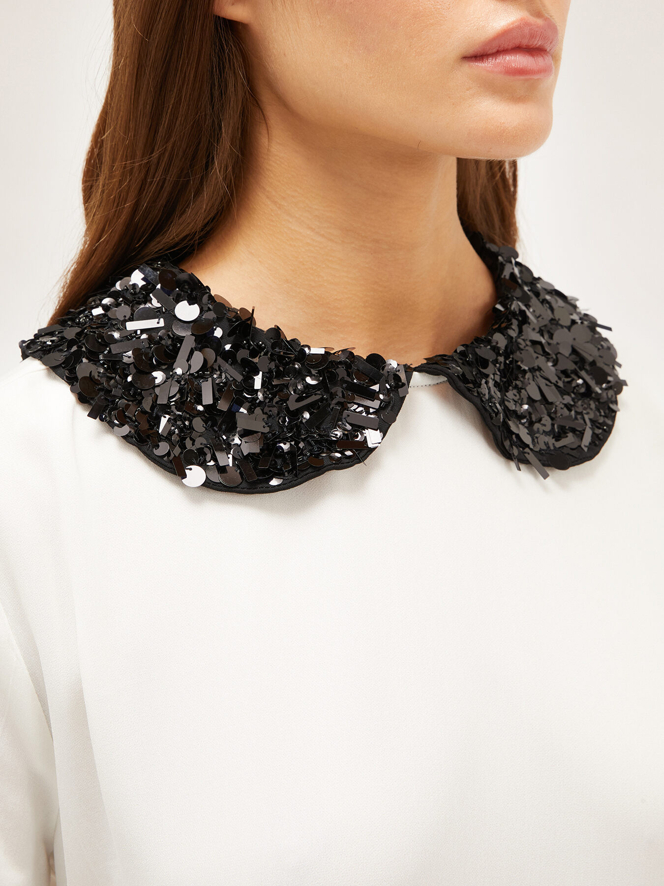 Bluse mit kurzen &Auml;rmeln und kleinem besticktem Kragen image number 3