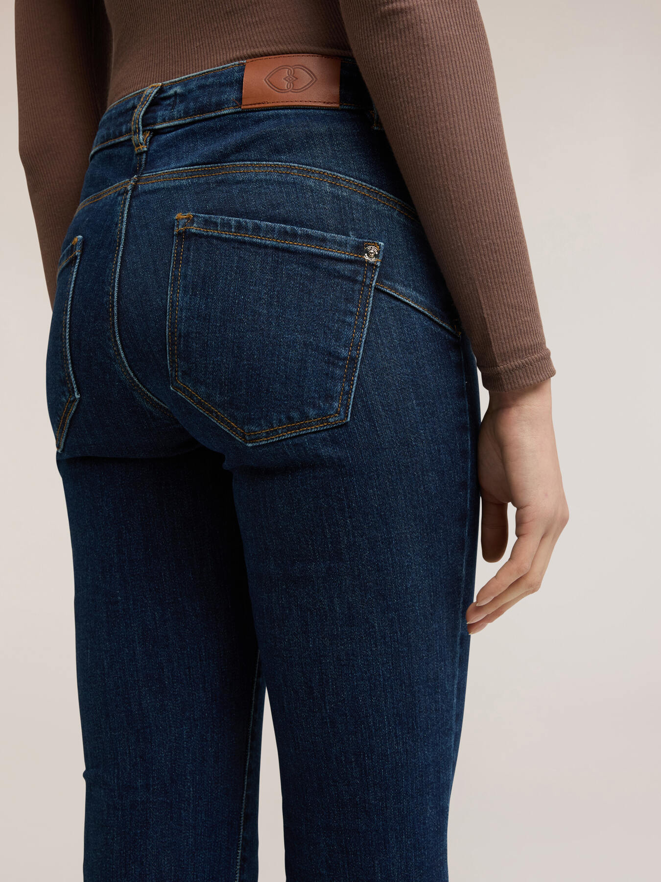 Jean flare Elle image number 3