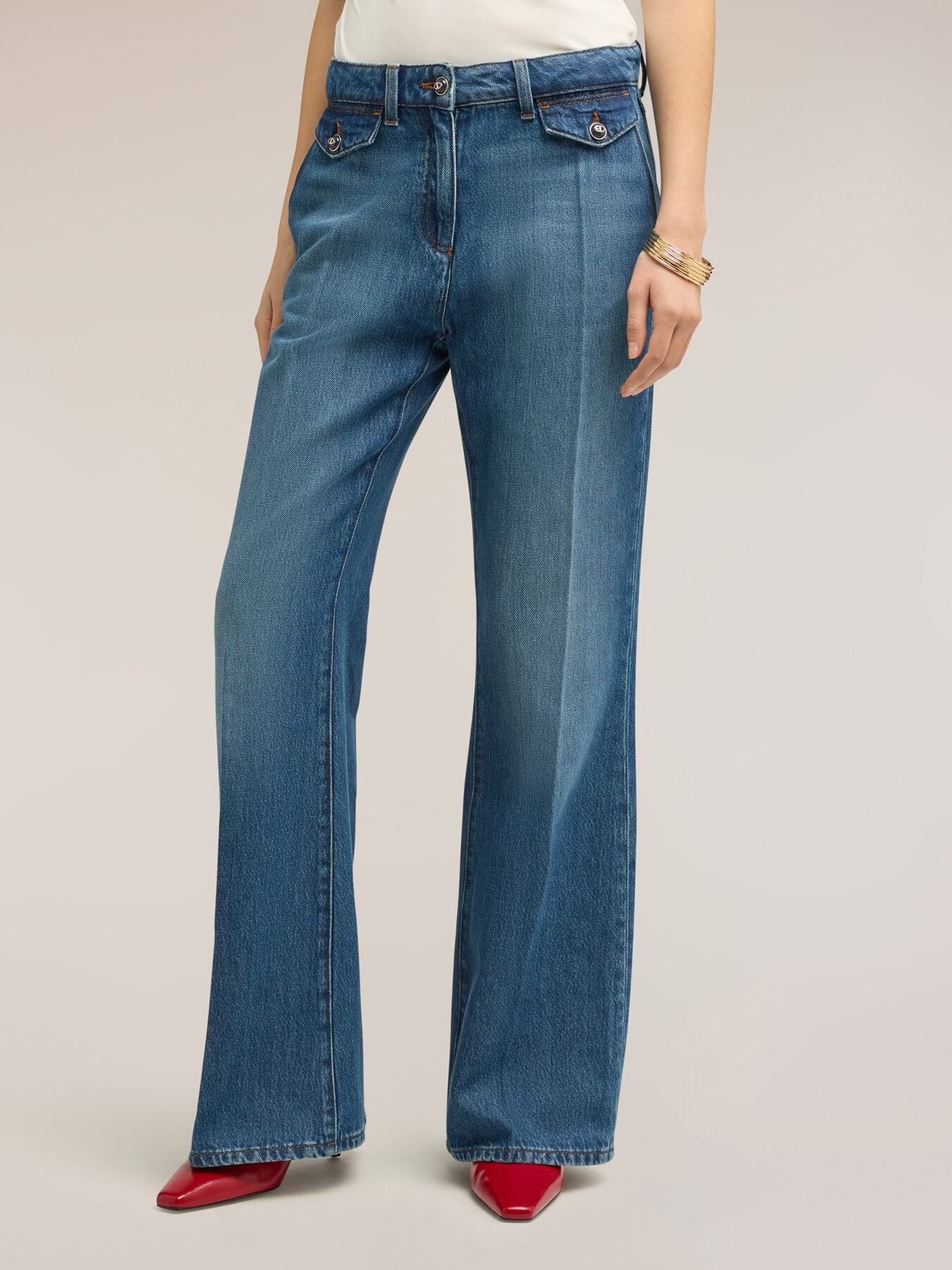 Flare jeans with pockets image number 2