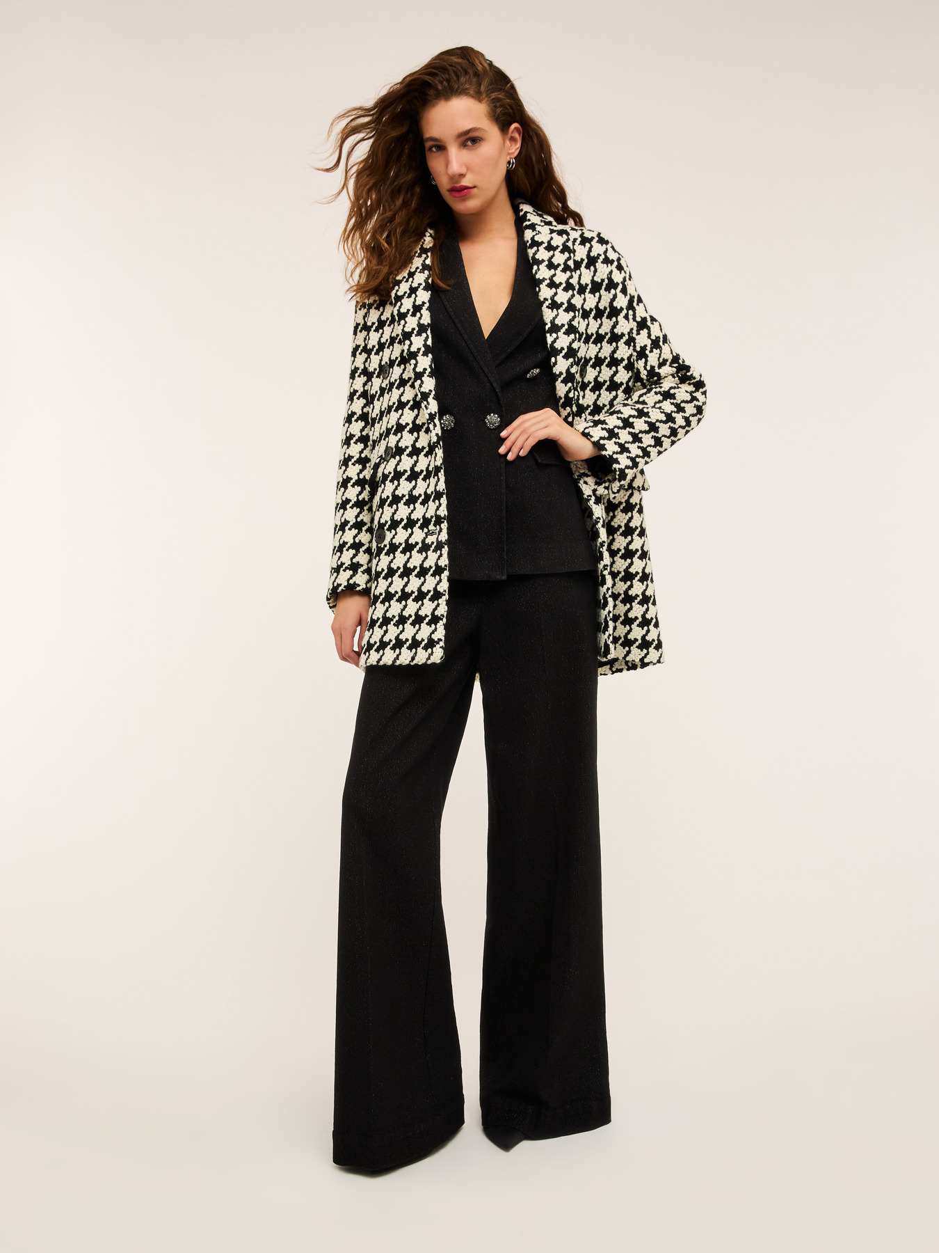 Houndstooth patterned knitted coat image number 1