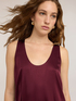 Top aus Viskose-Satin mit tiefem Ausschnitt image number 3