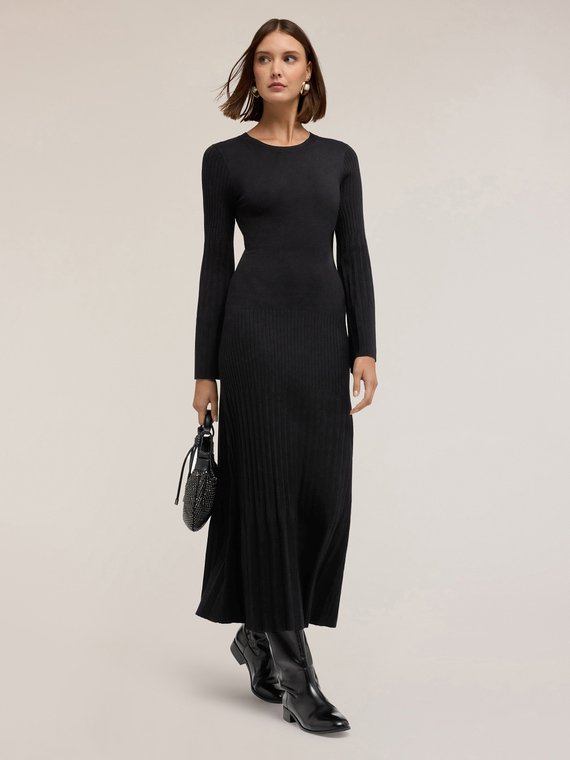 Robe longue en maille c&ocirc;tel&eacute;e