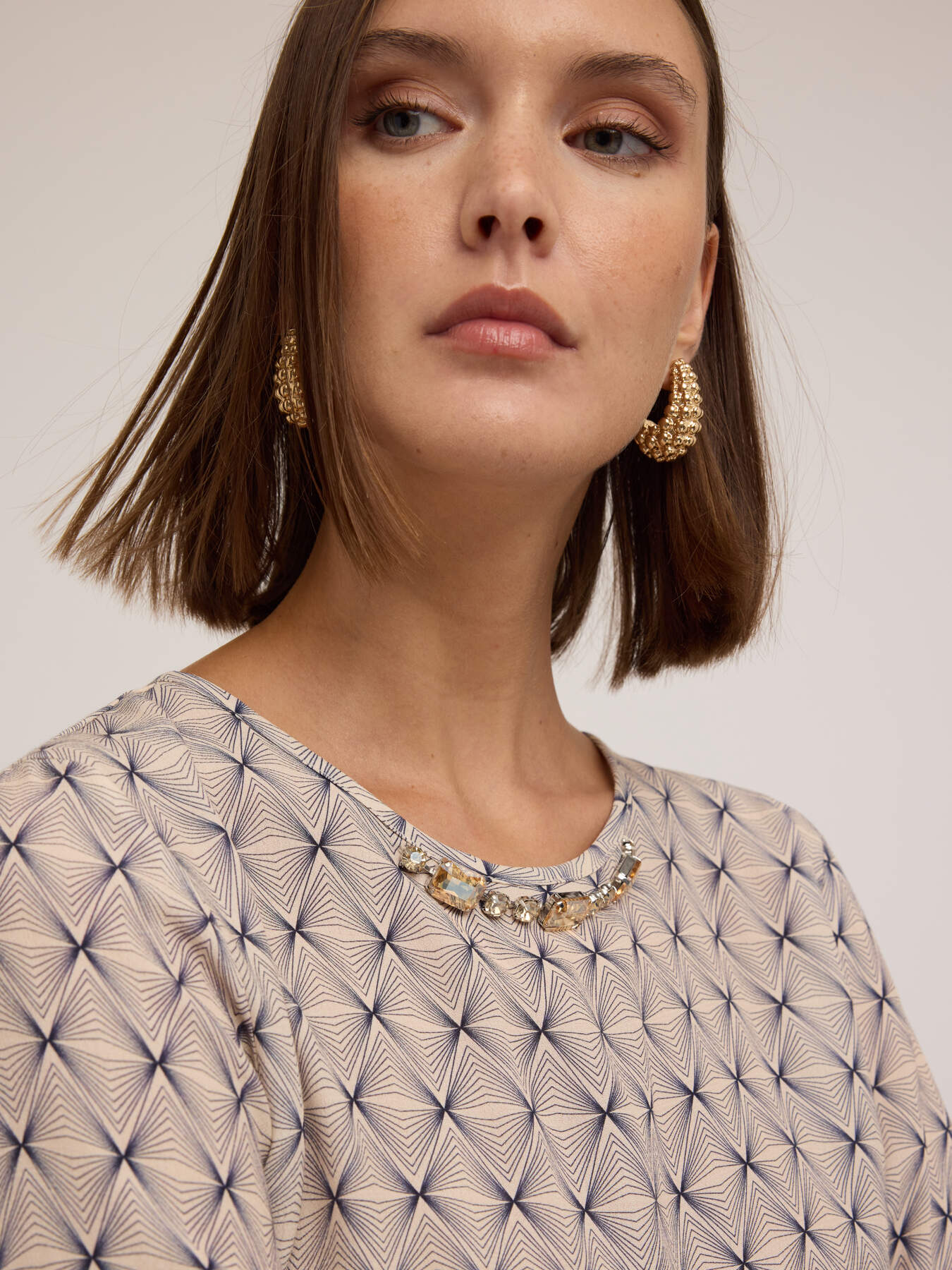 Geometric patterned blouse with stone embroidery image number 3