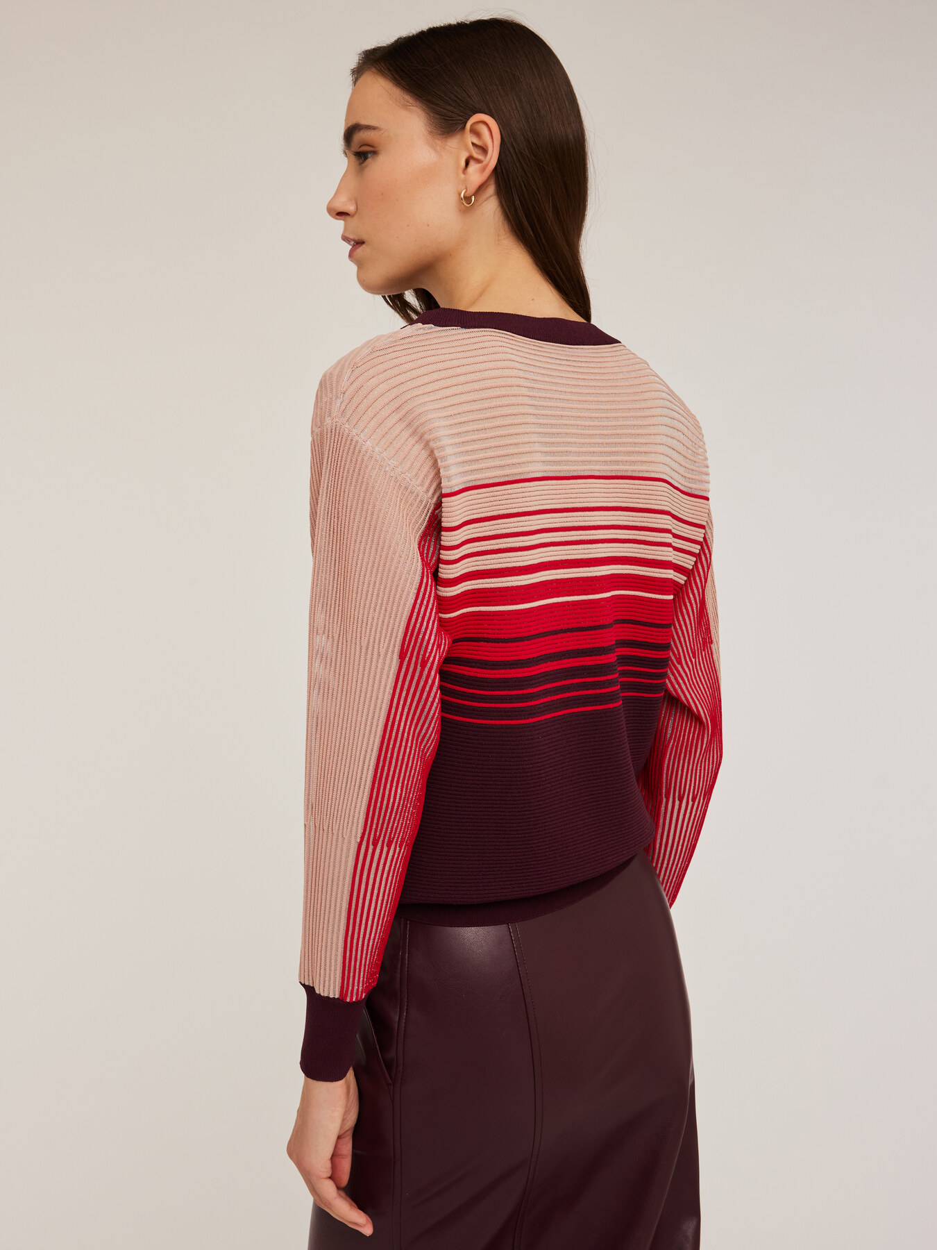 Pull &agrave; c&ocirc;tes avec empi&egrave;cement image number 1