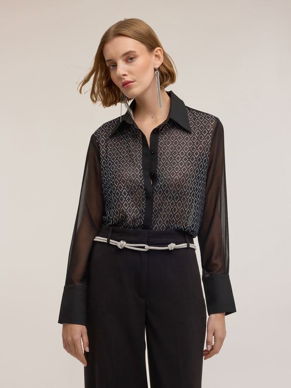 Camicia con applicazione geometrica di strass