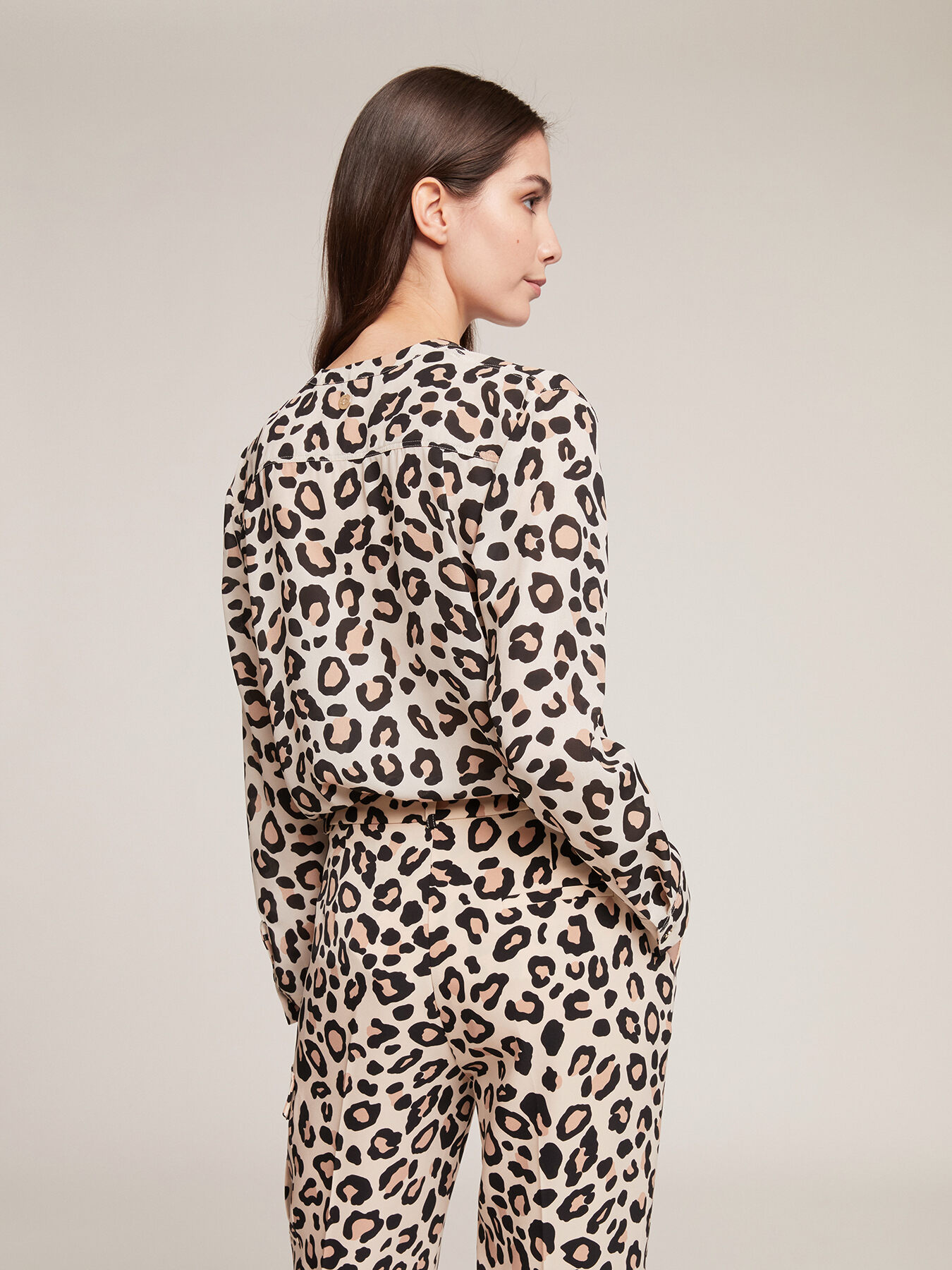 Chemise &agrave; col tunisien &agrave; motif animalier image number 1