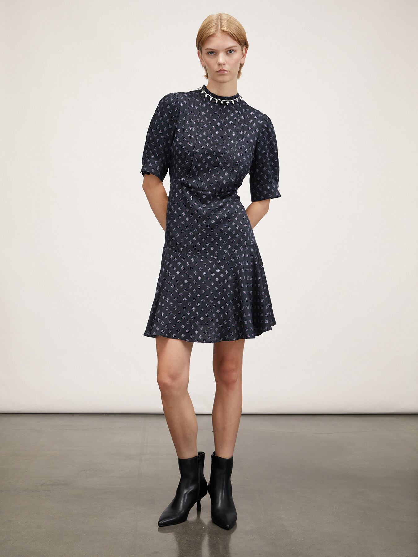 Patterned satin dress with crystal stones image number 1