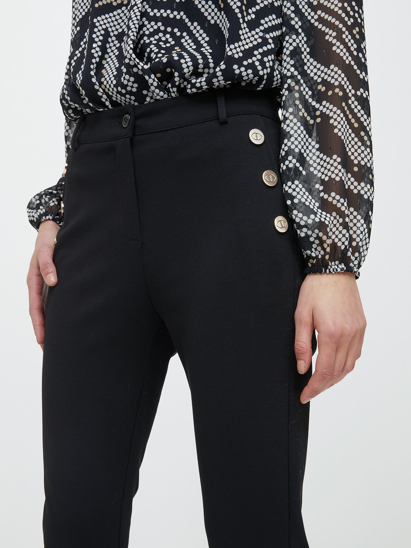 Pantaloni skinny con motivo bottoni image number 2