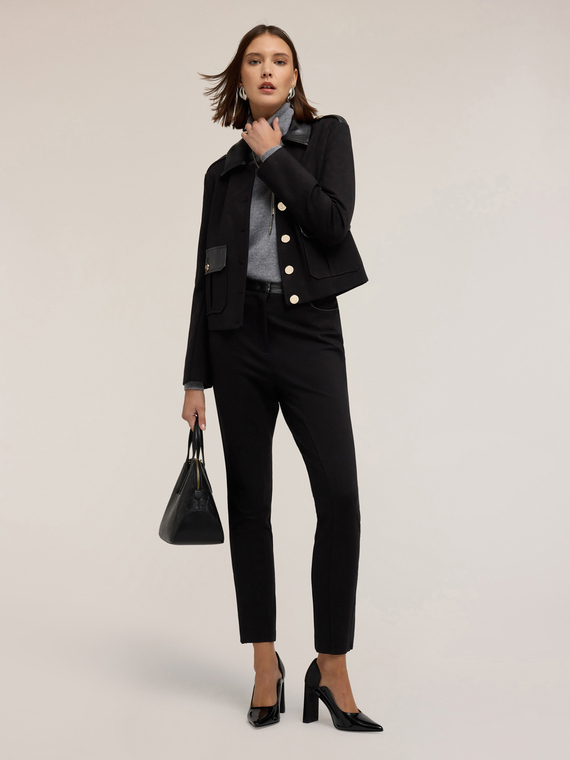 Chaqueta militar corta con detalles