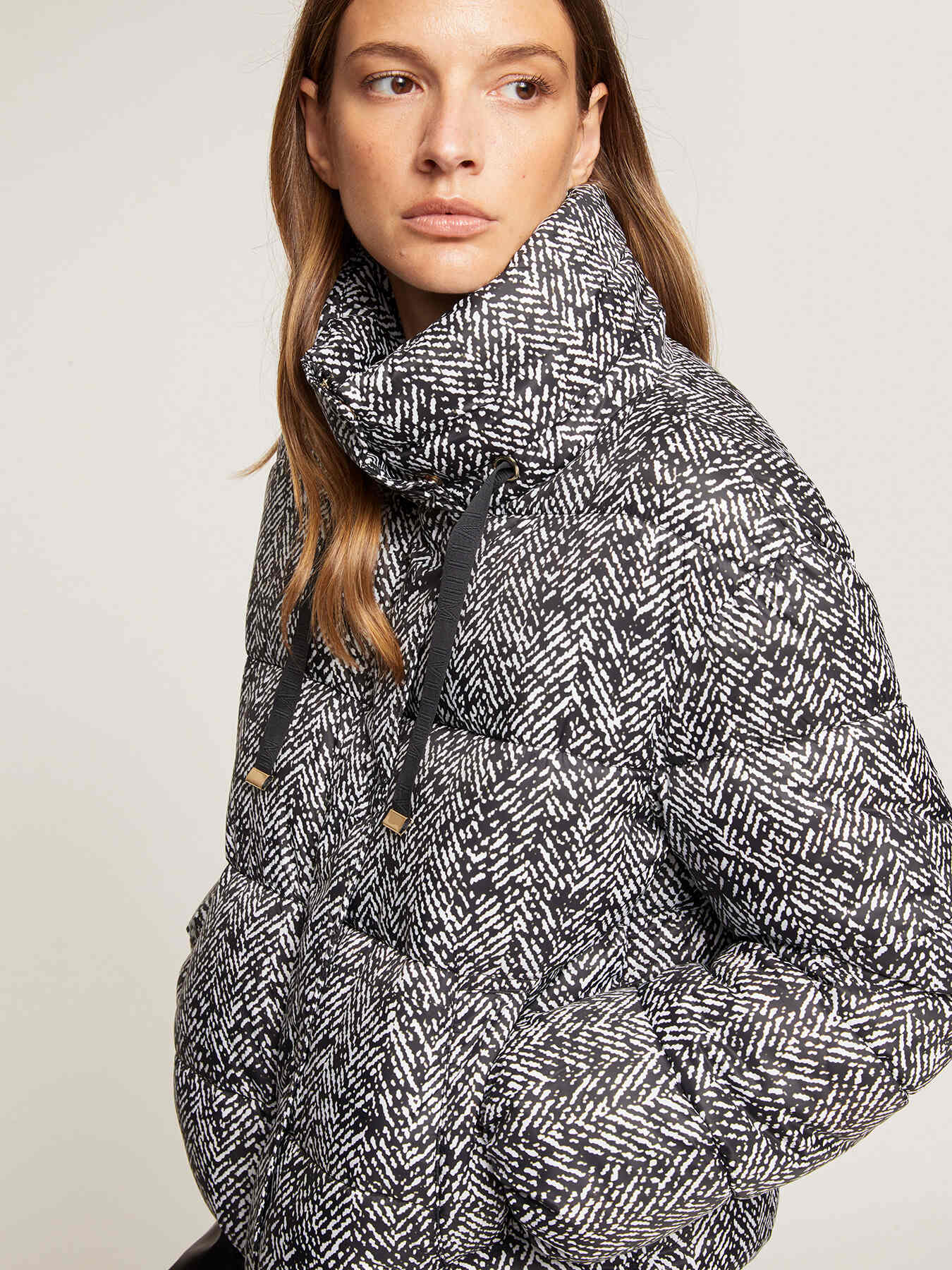 Cazadora acolchada con estampado de espiga image number 2