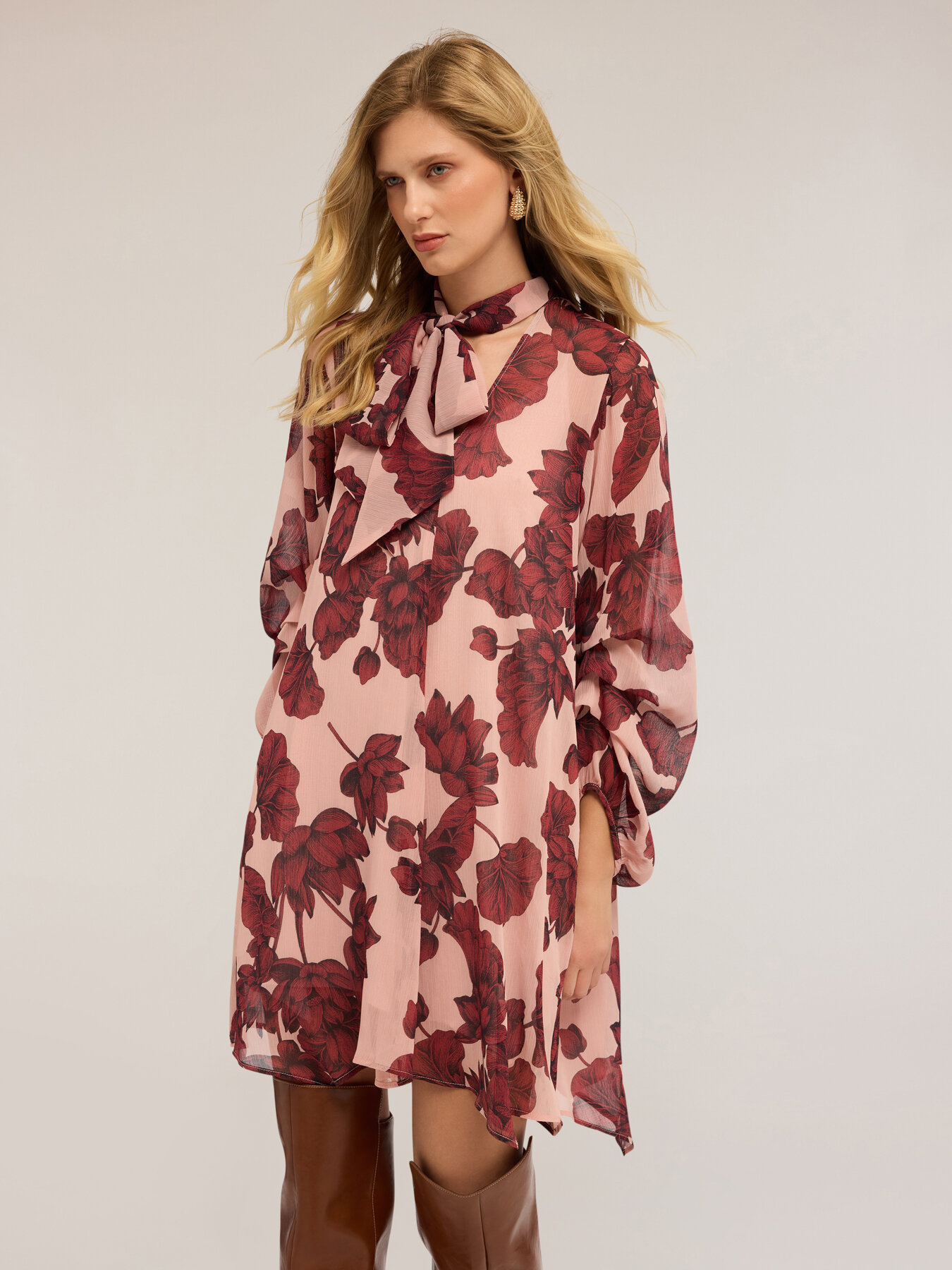 Floral dress in cr&ecirc;pe fabric image number 3