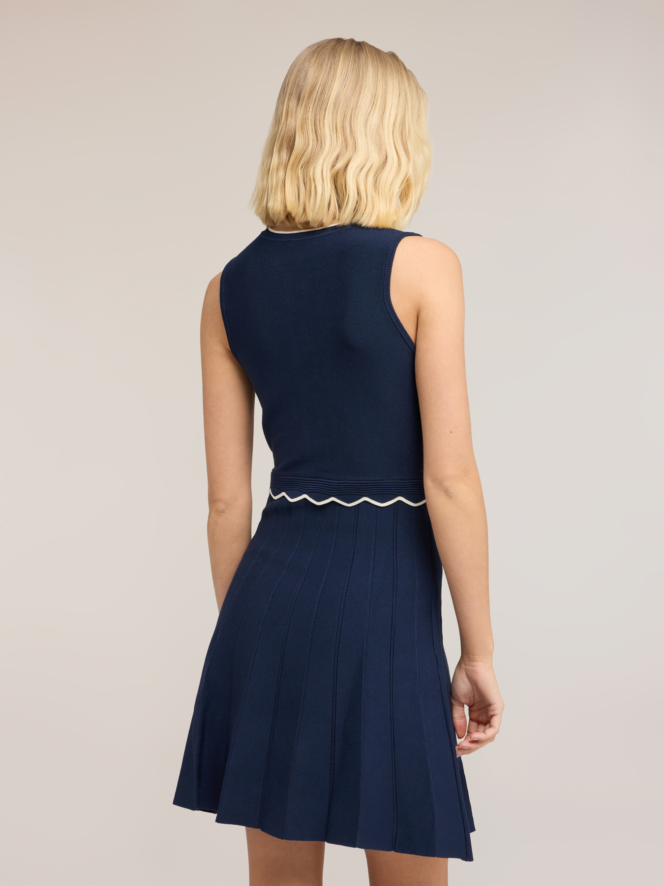 Flare dress in fine pleated knit image number 1