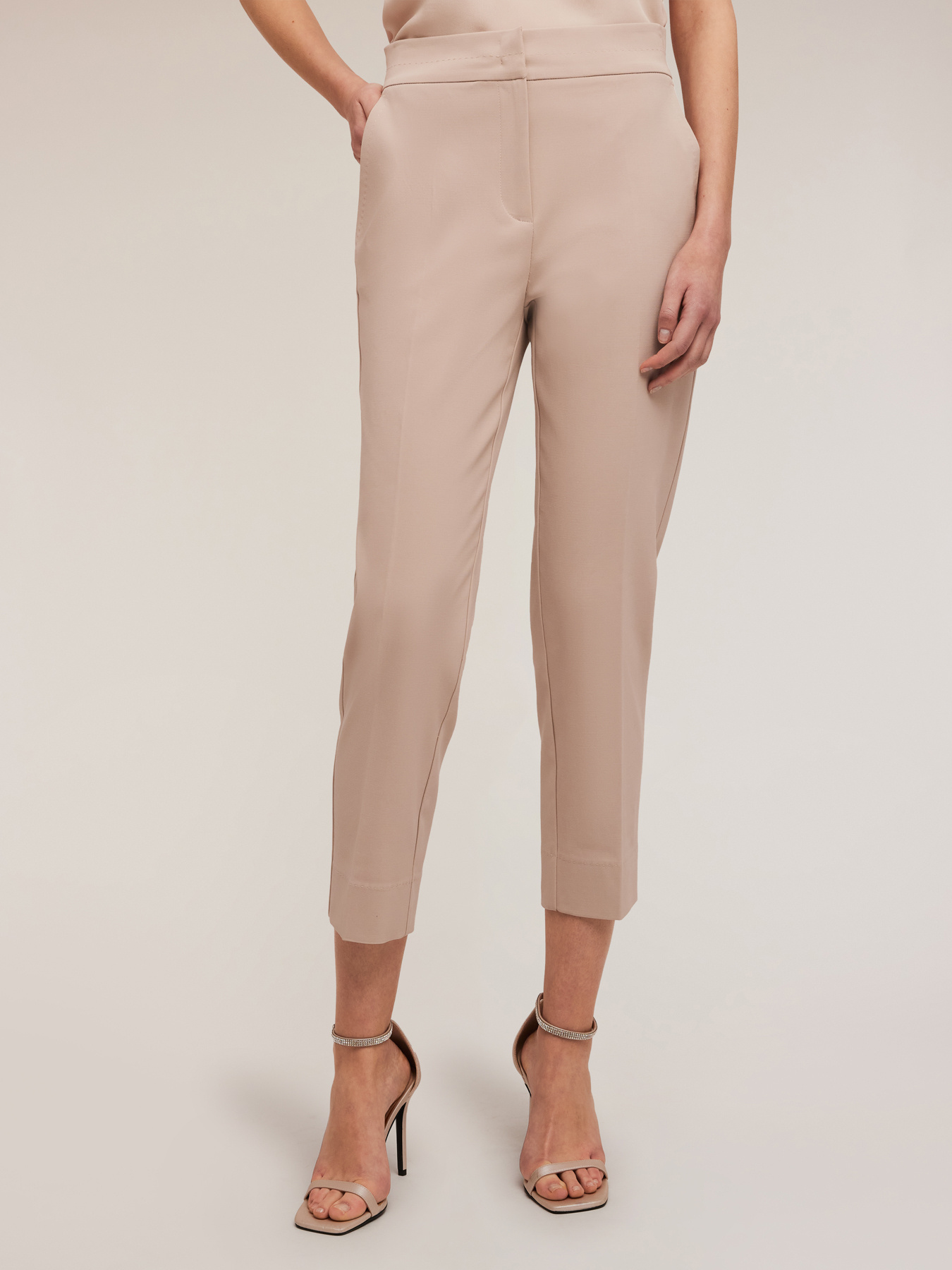 Hochsitzende Regular-Fit-Hose image number 2