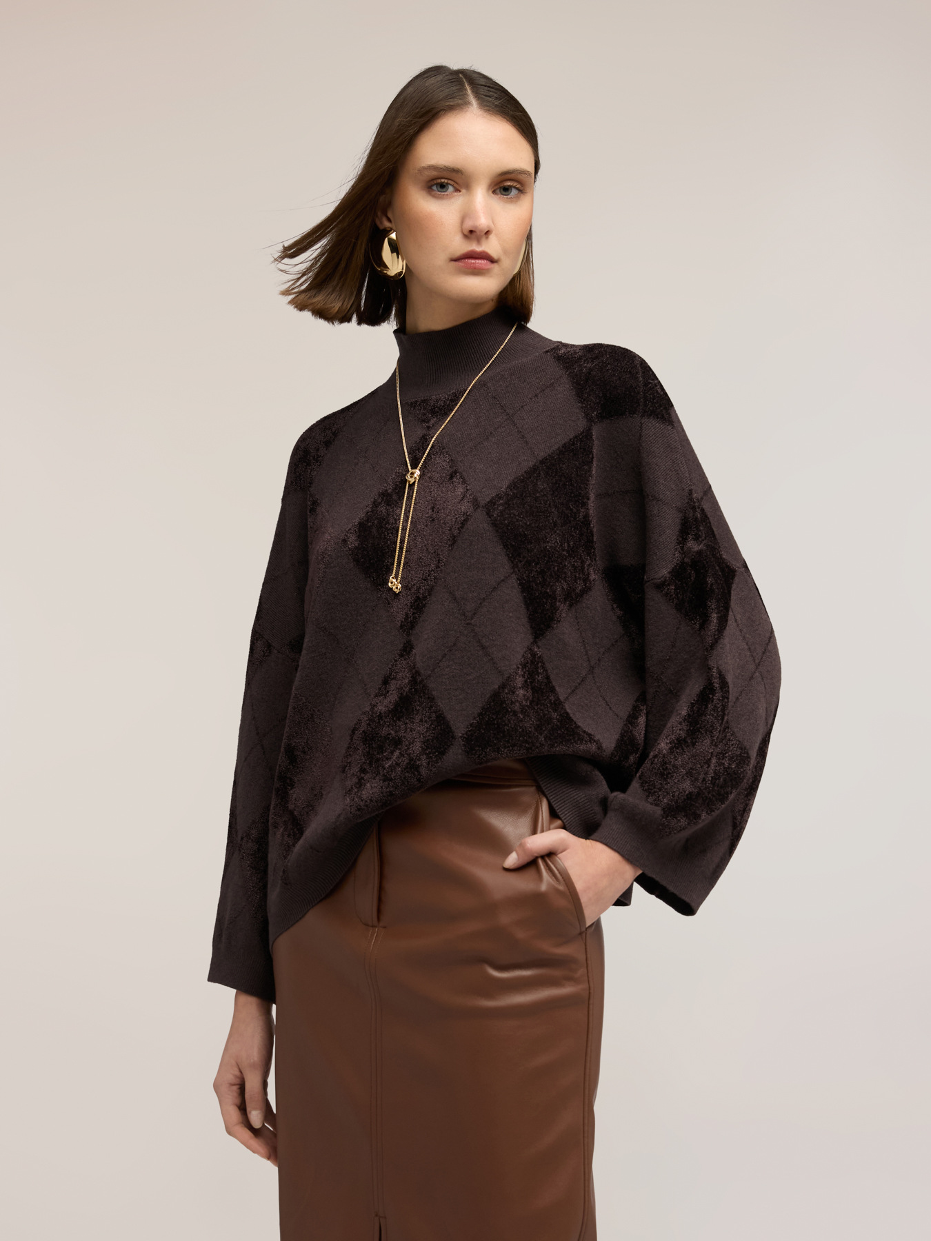 Pull col roul&eacute; en chenille fantaisie argyle image number 2