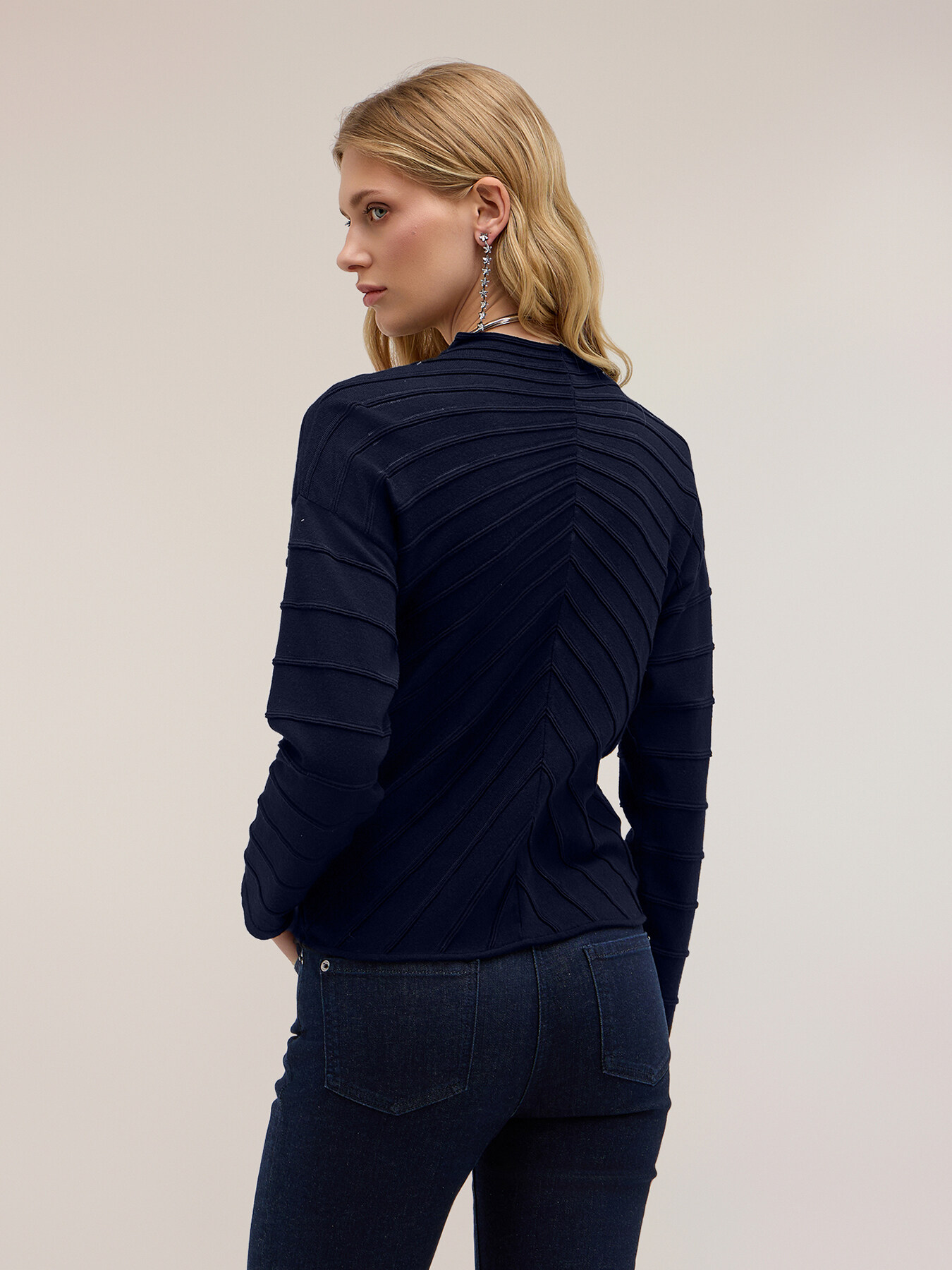 Strickpullover mit Stehkragen aus Viskose mit Chevron-Muster image number 1