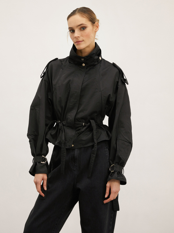 Short wind jacket with drawstring at the waist