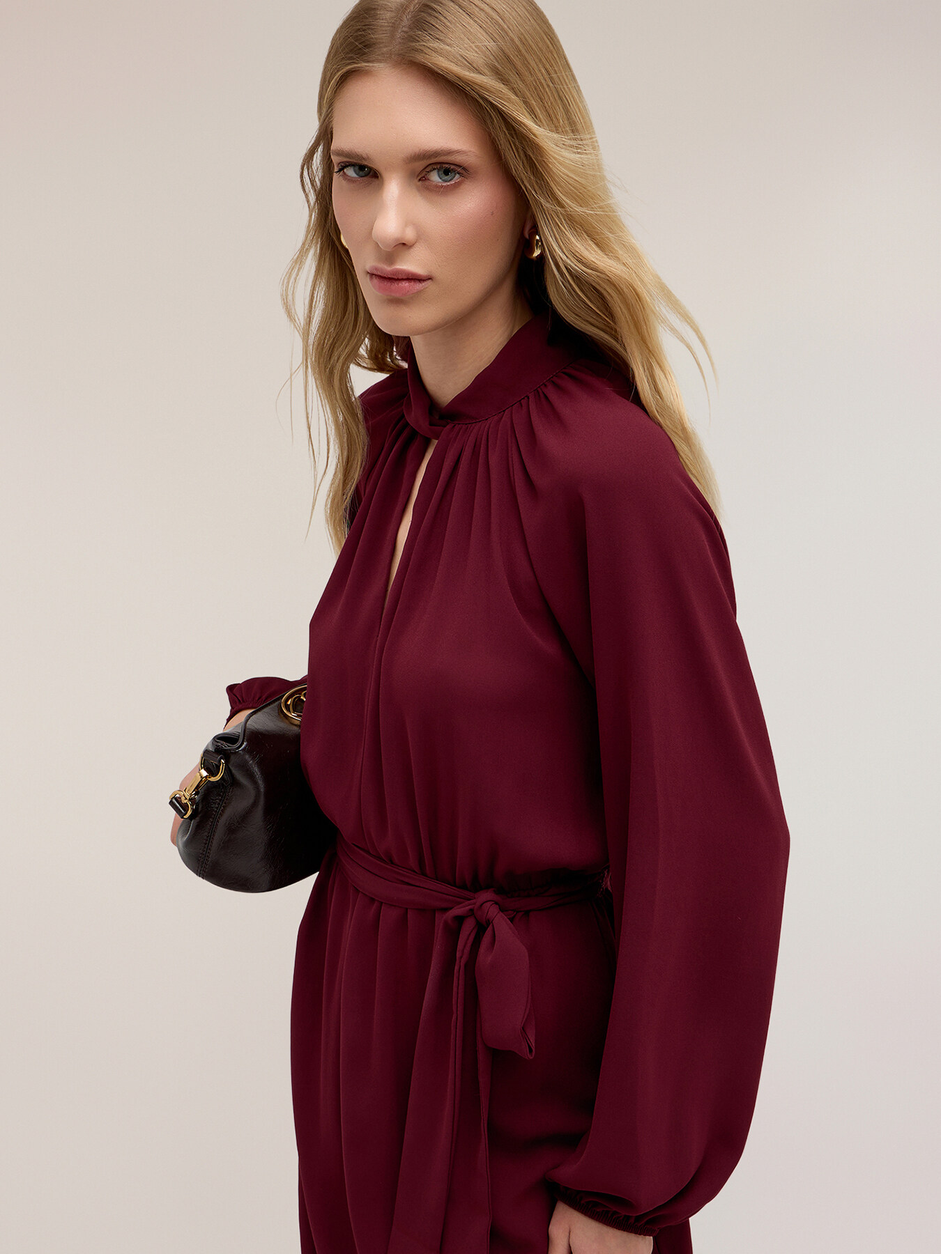 Draped flared dress in satin image number 3
