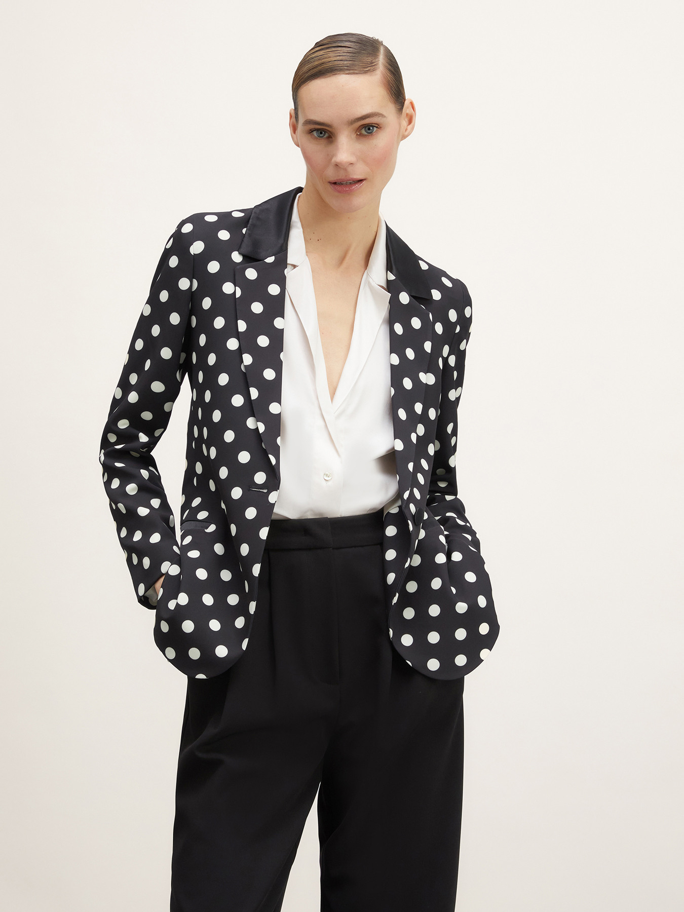 Polka dot-patterned single-breasted blazer image number 0