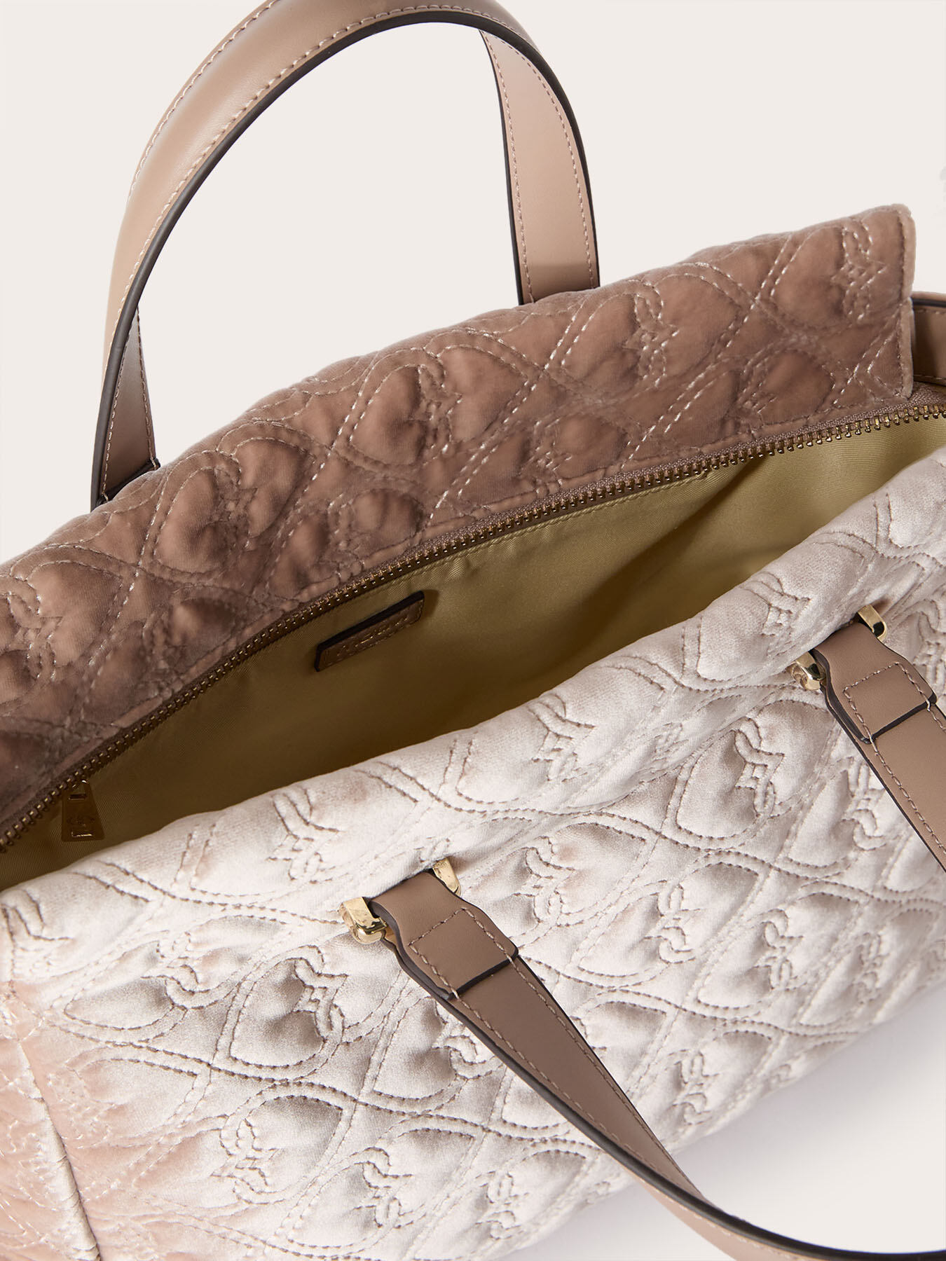 Shopper trapuntata con ricami image number 4