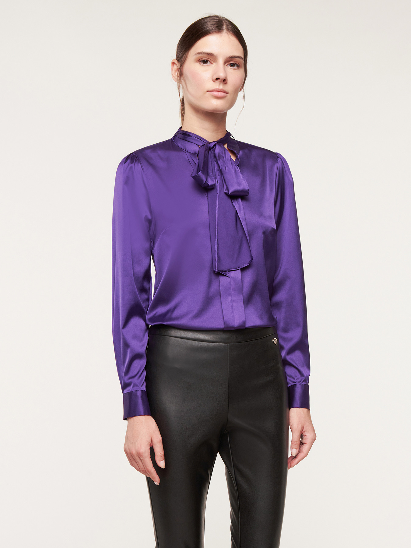 Bluse mit Satin-Schleife image number 0