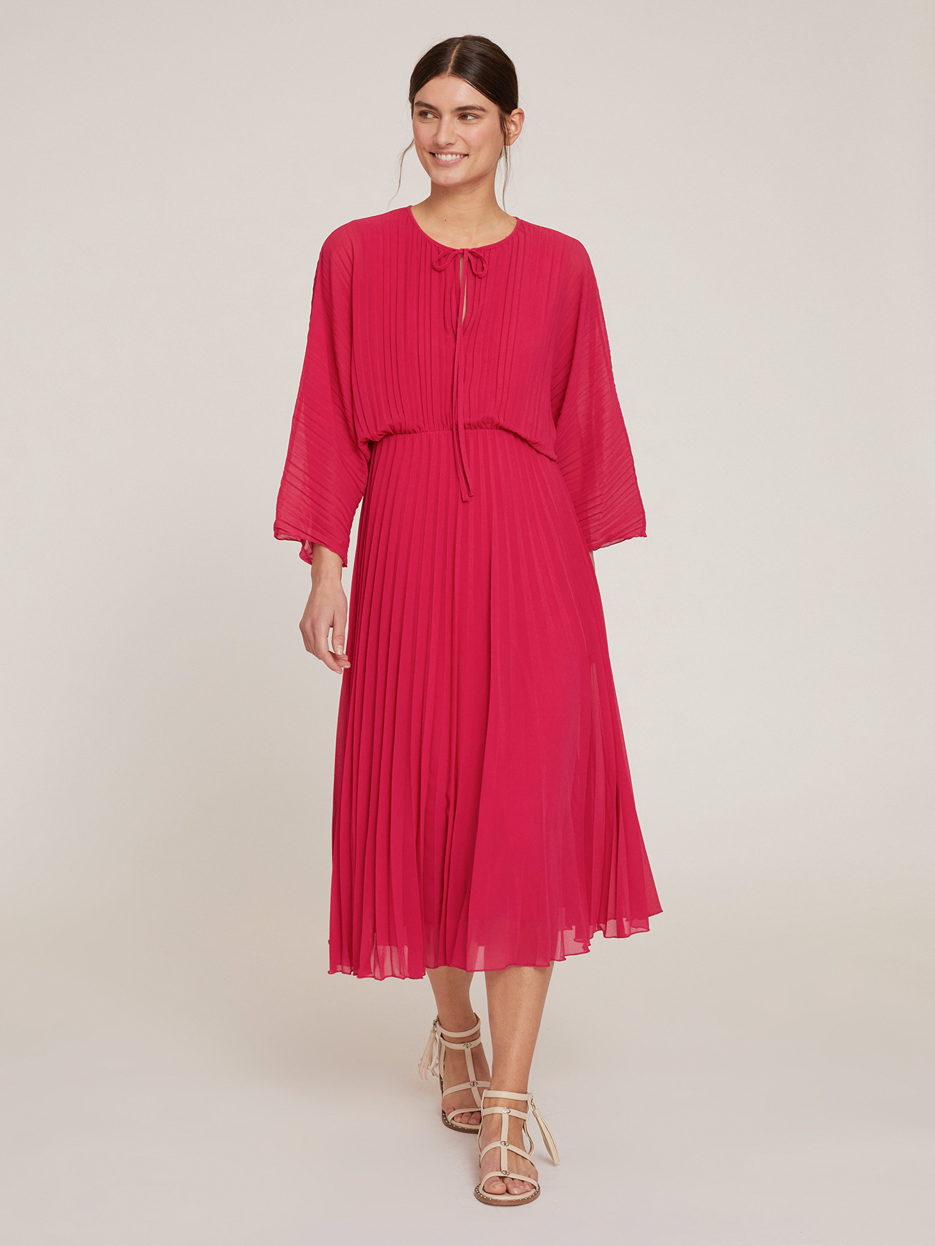 Langes Kleid mit Plissee-Verarbeitung image number 0