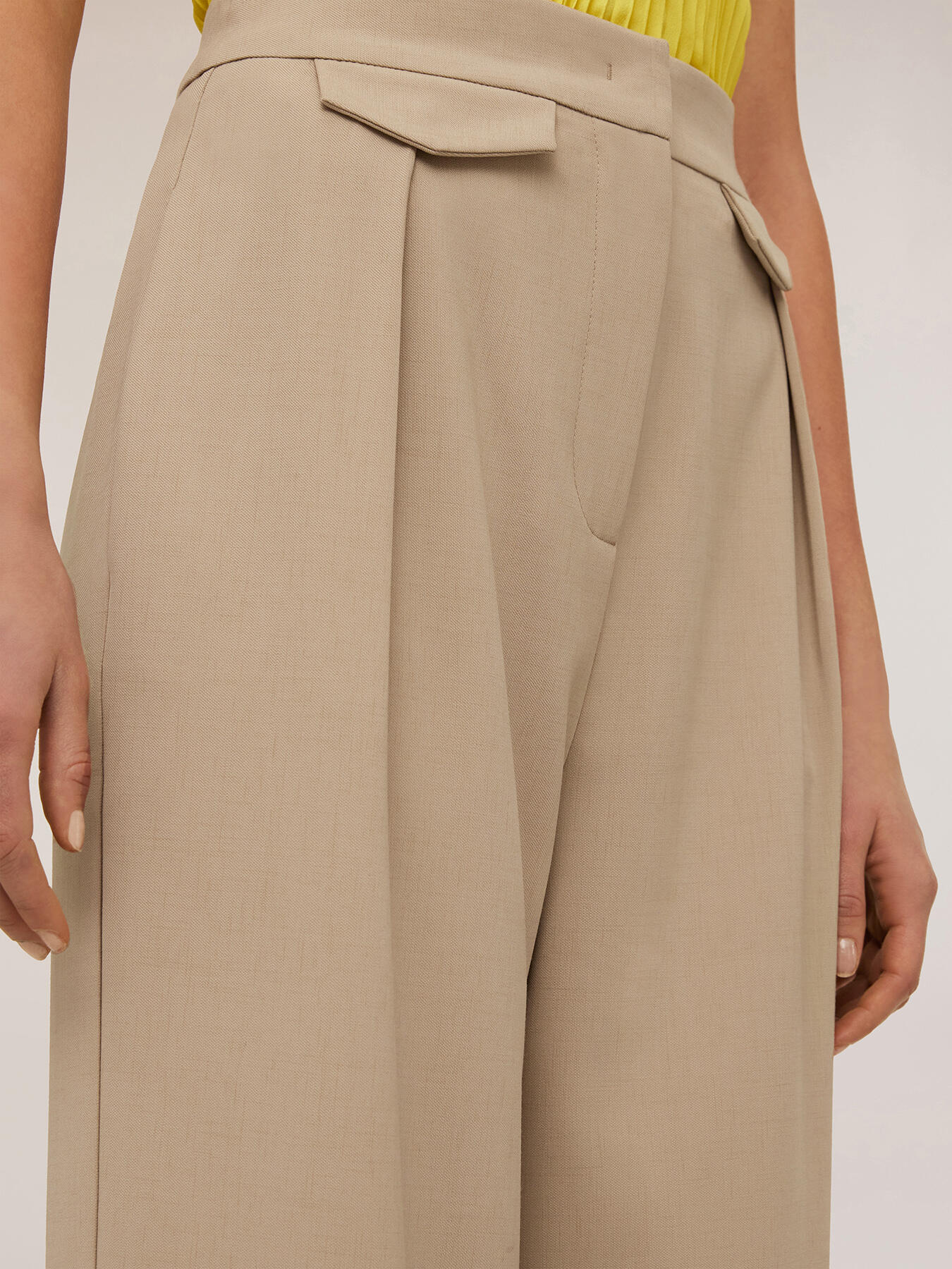 Palazzo trousers with pleats and pocket design image number 3