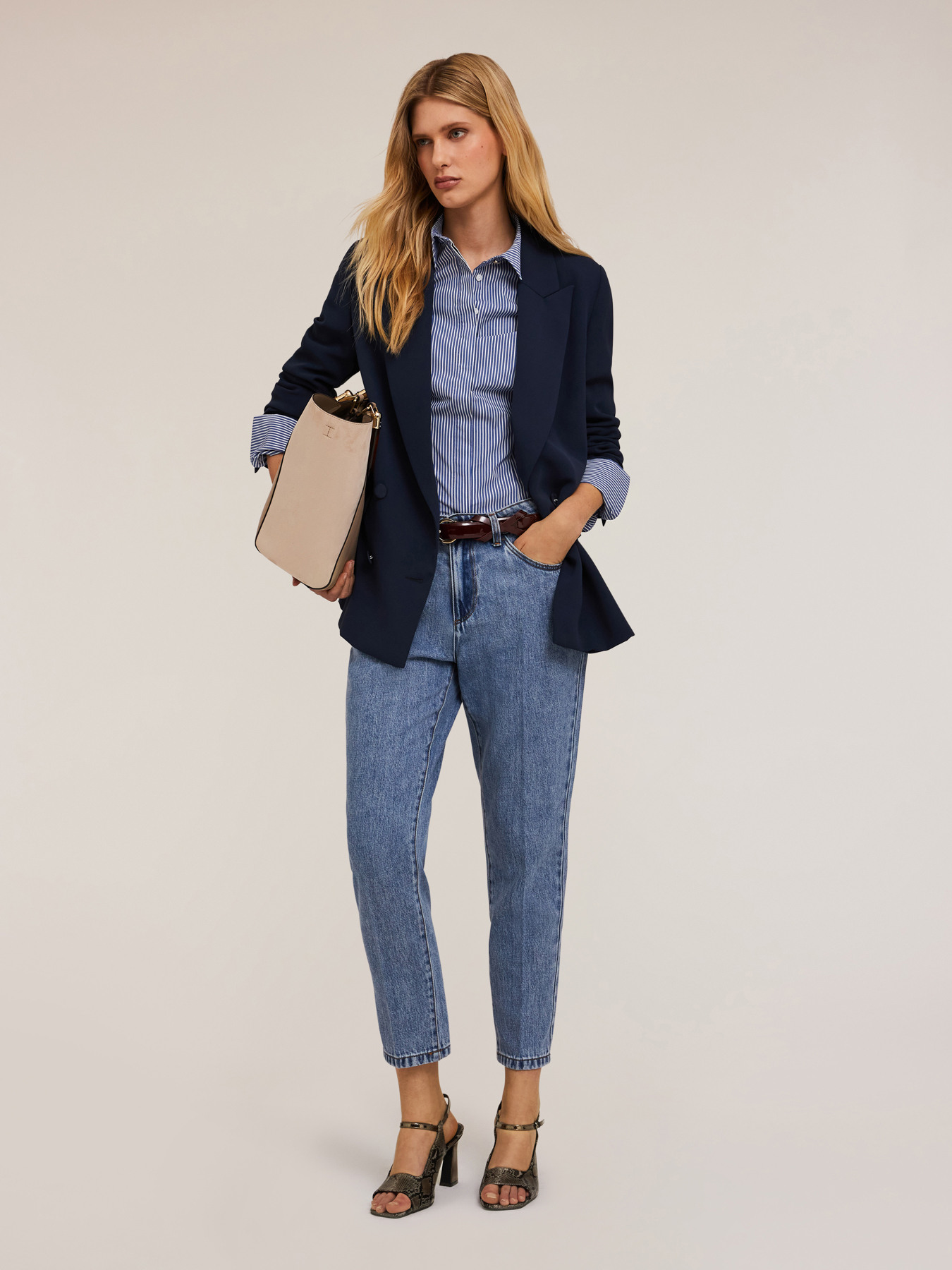 Regular fit jeans with pressed crease image number 3