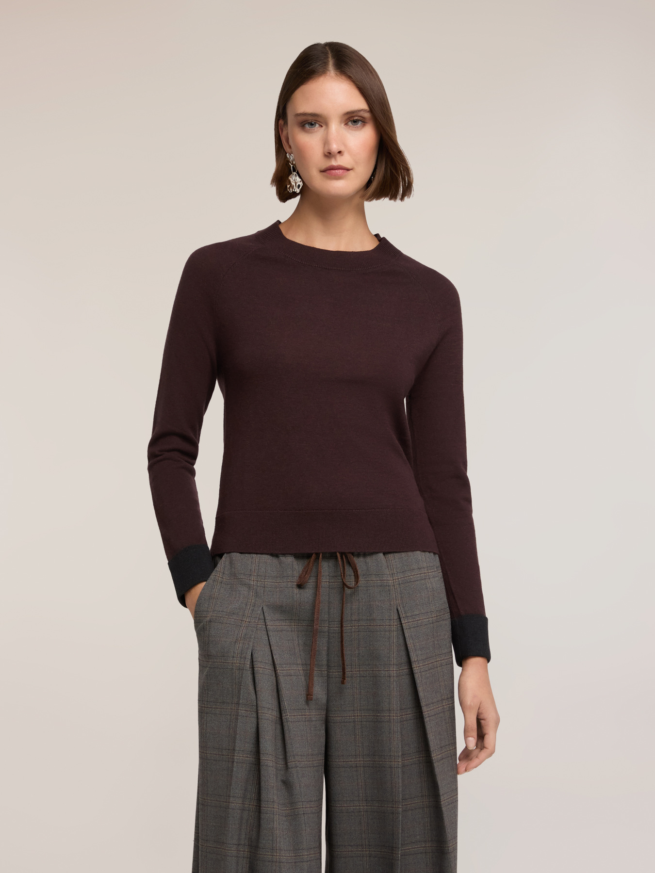 Wool-silk blend crewneck sweater with contrast cuffs image number 0
