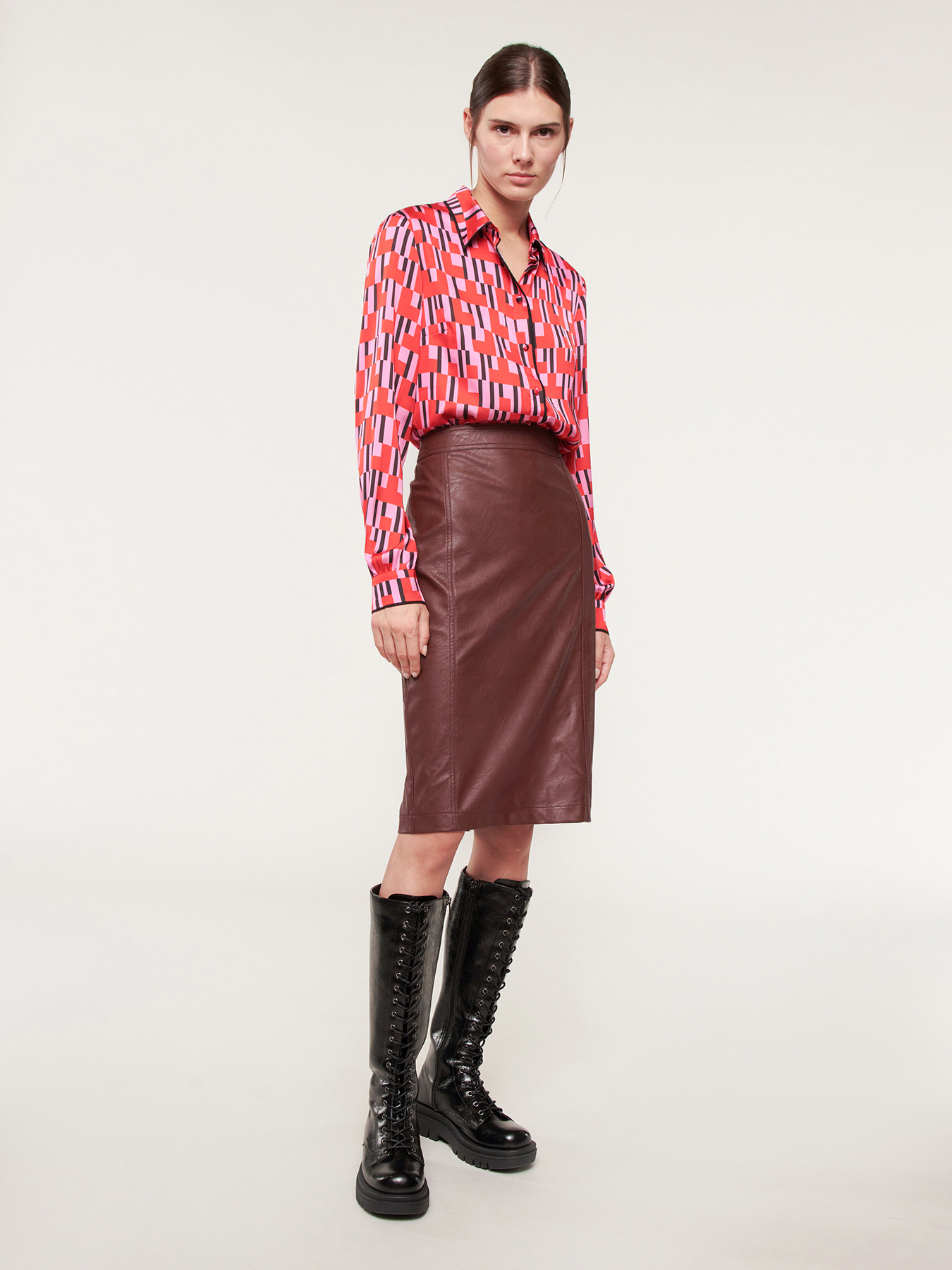 Jupe mi-longue en similicuir image number 0