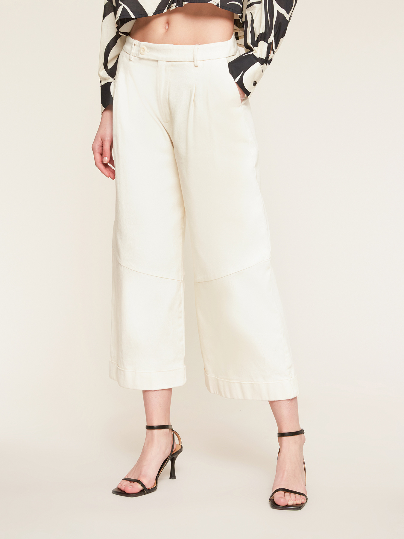 Cropped cotton trousers image number 0
