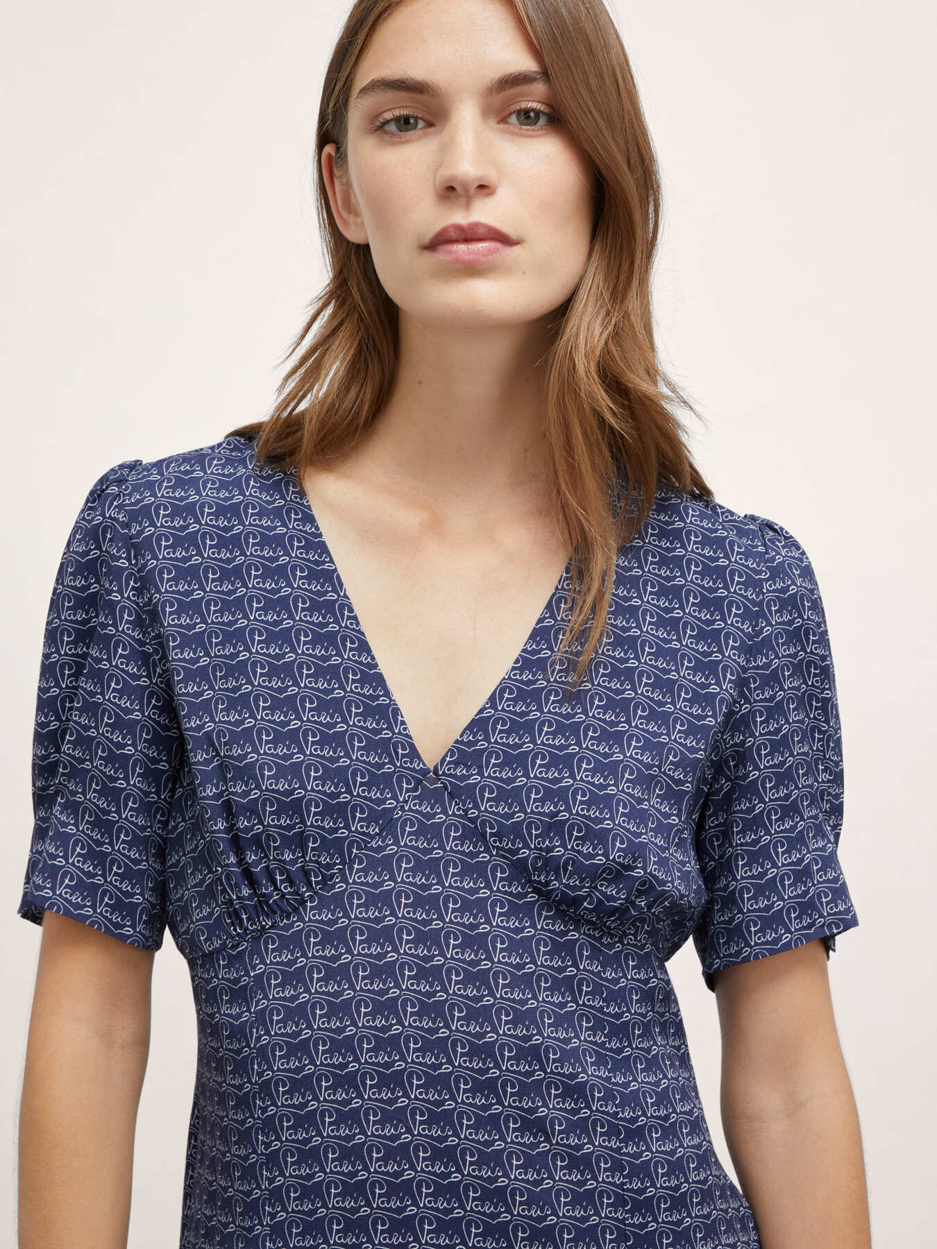 Kurzes Kleid mit Paris-Muster image number 2